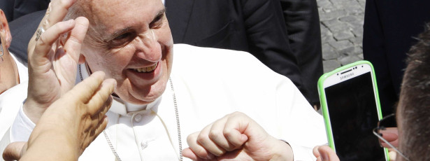 Papa abre Igreja para gays e mulheres que abortaram