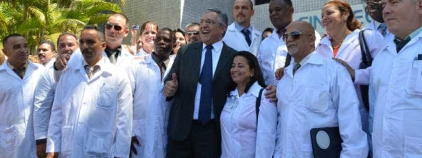 Médicos cubanos podem ganhar até 40 vezes mais