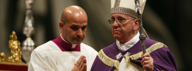 Vaticano lamenta casos de abusos sexuais contra menores 
