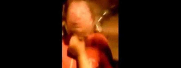 Adolescente refém e torturada por 'paquerar' comprometido Adolescente refém e torturada por 'paquerar' comprometido