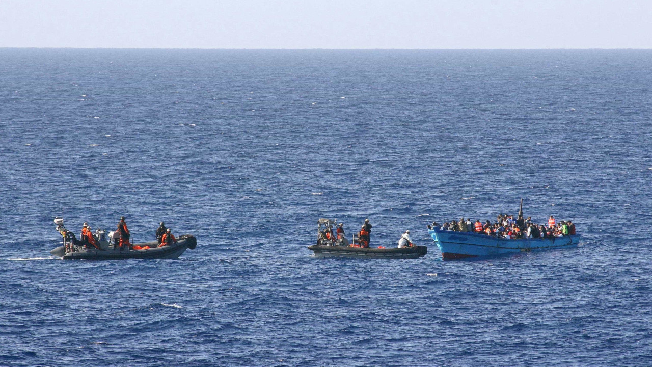 Resultado de imagem para Papa faz apelo por 49 migrantes bloqueados no mar