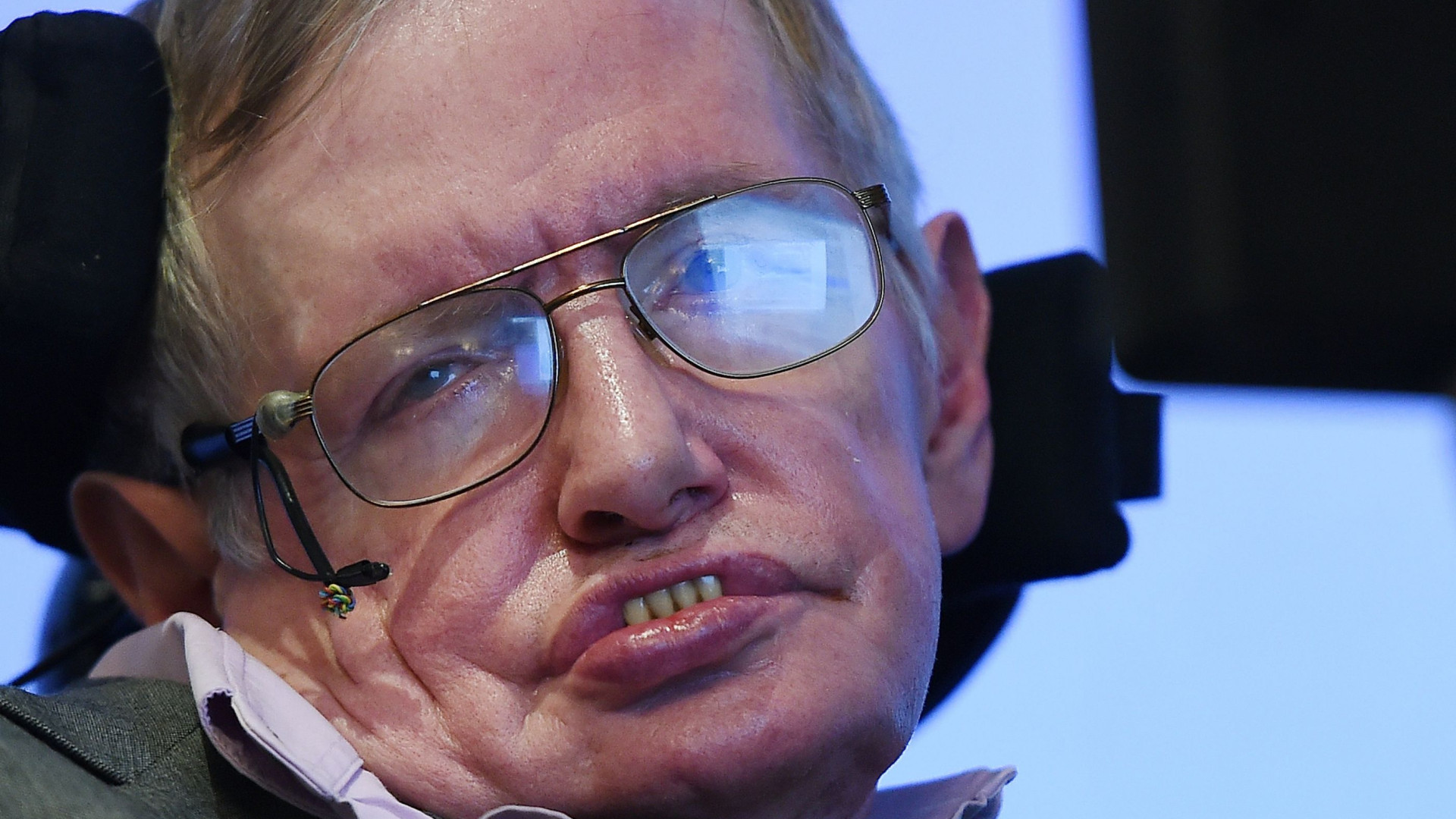 Educação e ciência "estão em perigo", alerta Stephen Hawking