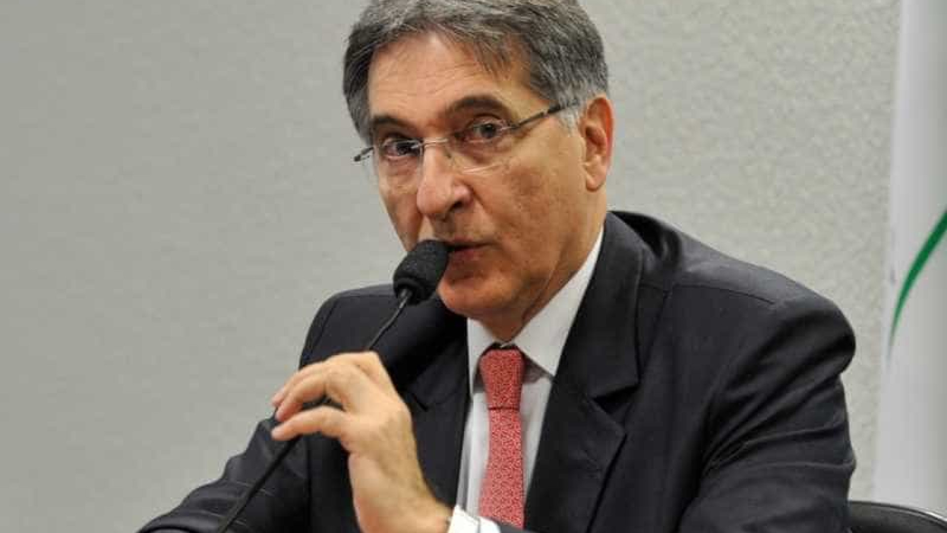 Fernando Pimentel é acusado de tráfico de influência