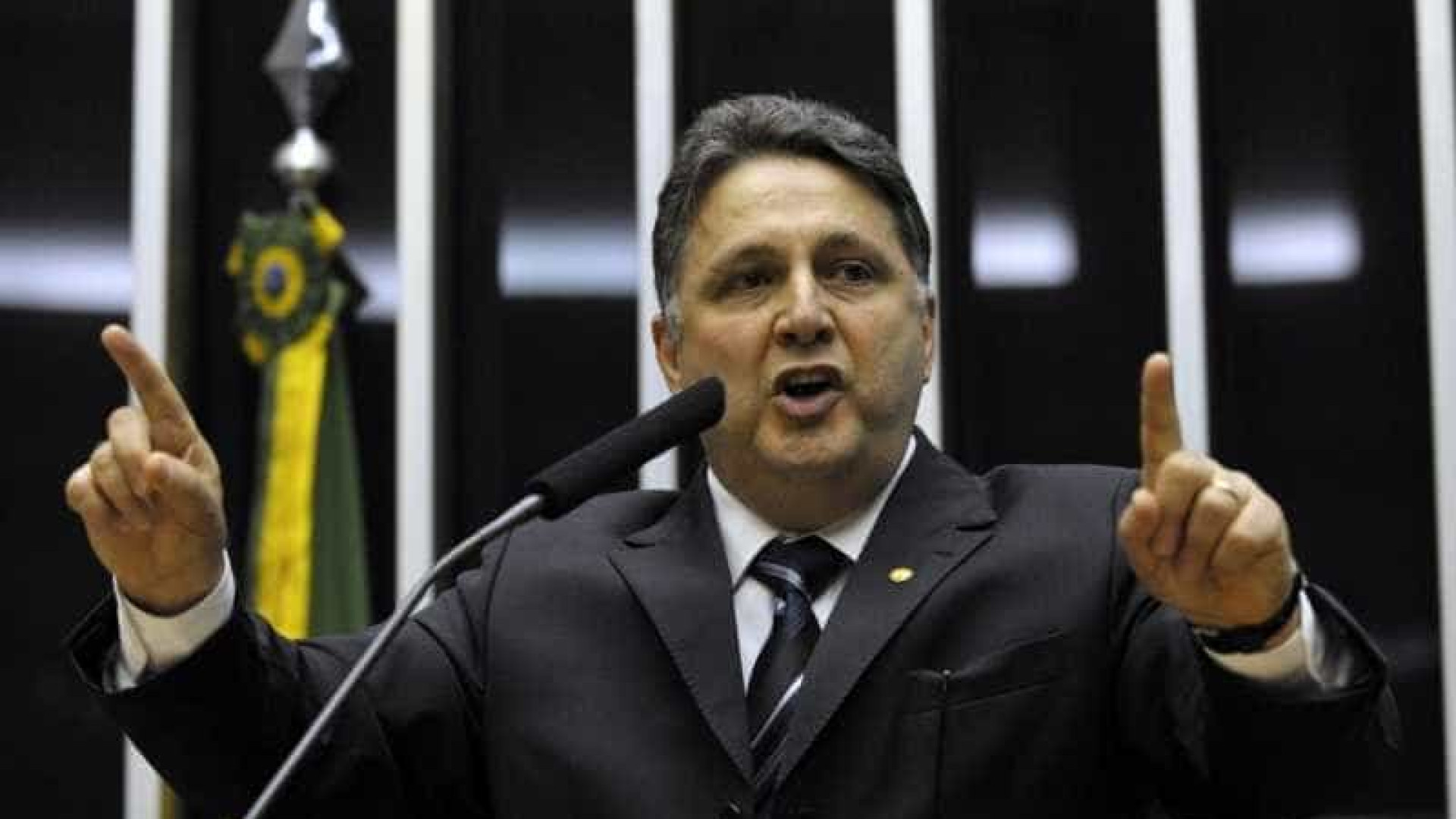 Garotinho diz que Crivella não fará "governo teocrático" no Rio