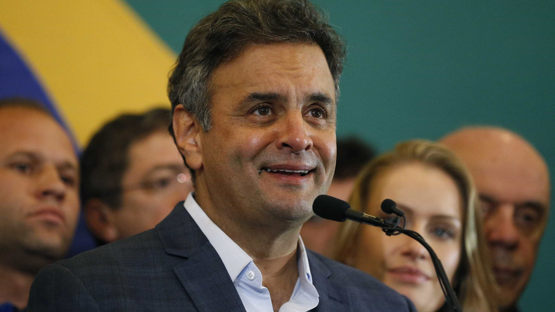Aécio diz que ministro é 'um bosta' por não pôr delegados aliados na PF