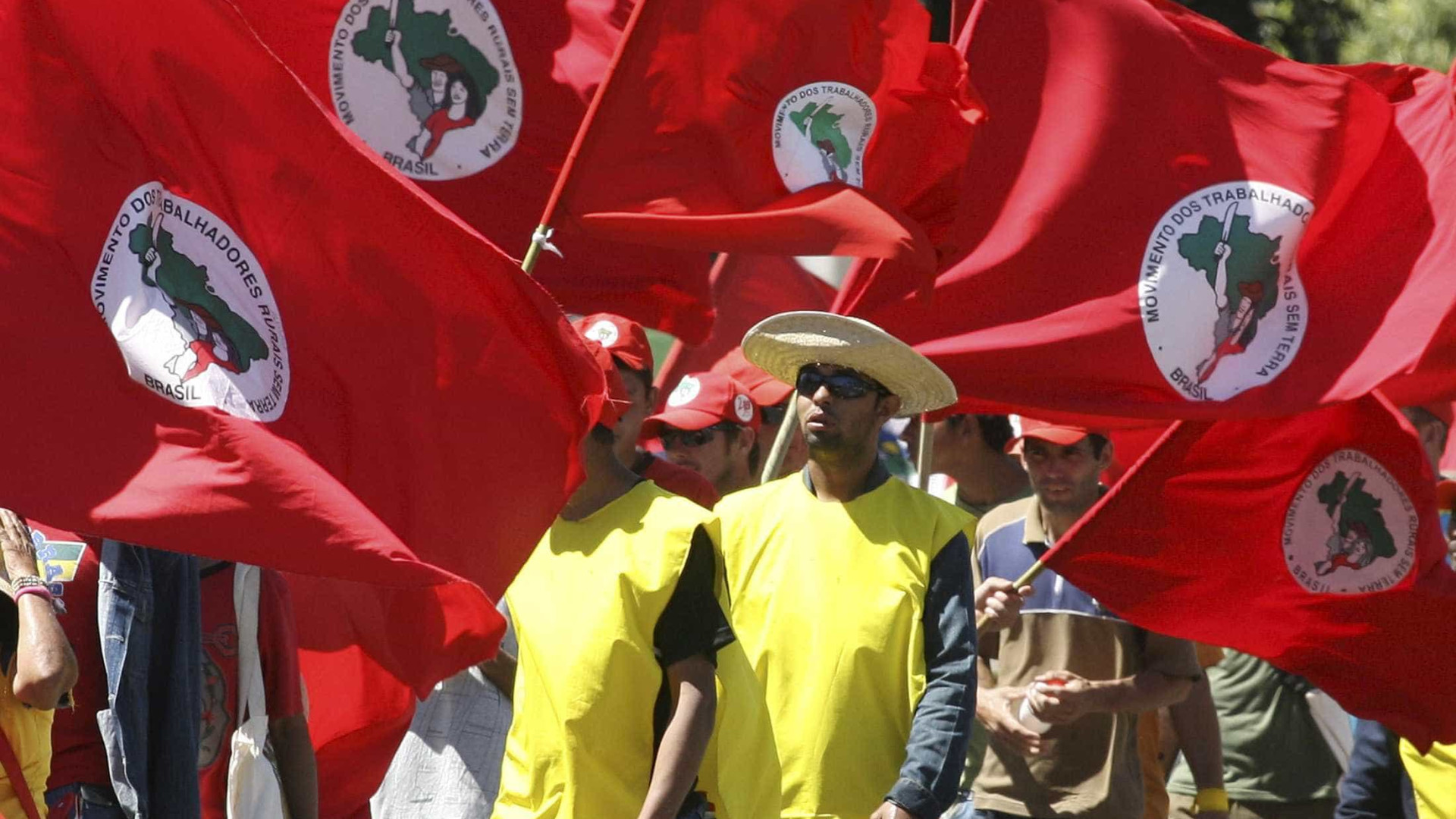 MST bloqueia nove rodovias na Bahia em defesa de Lula