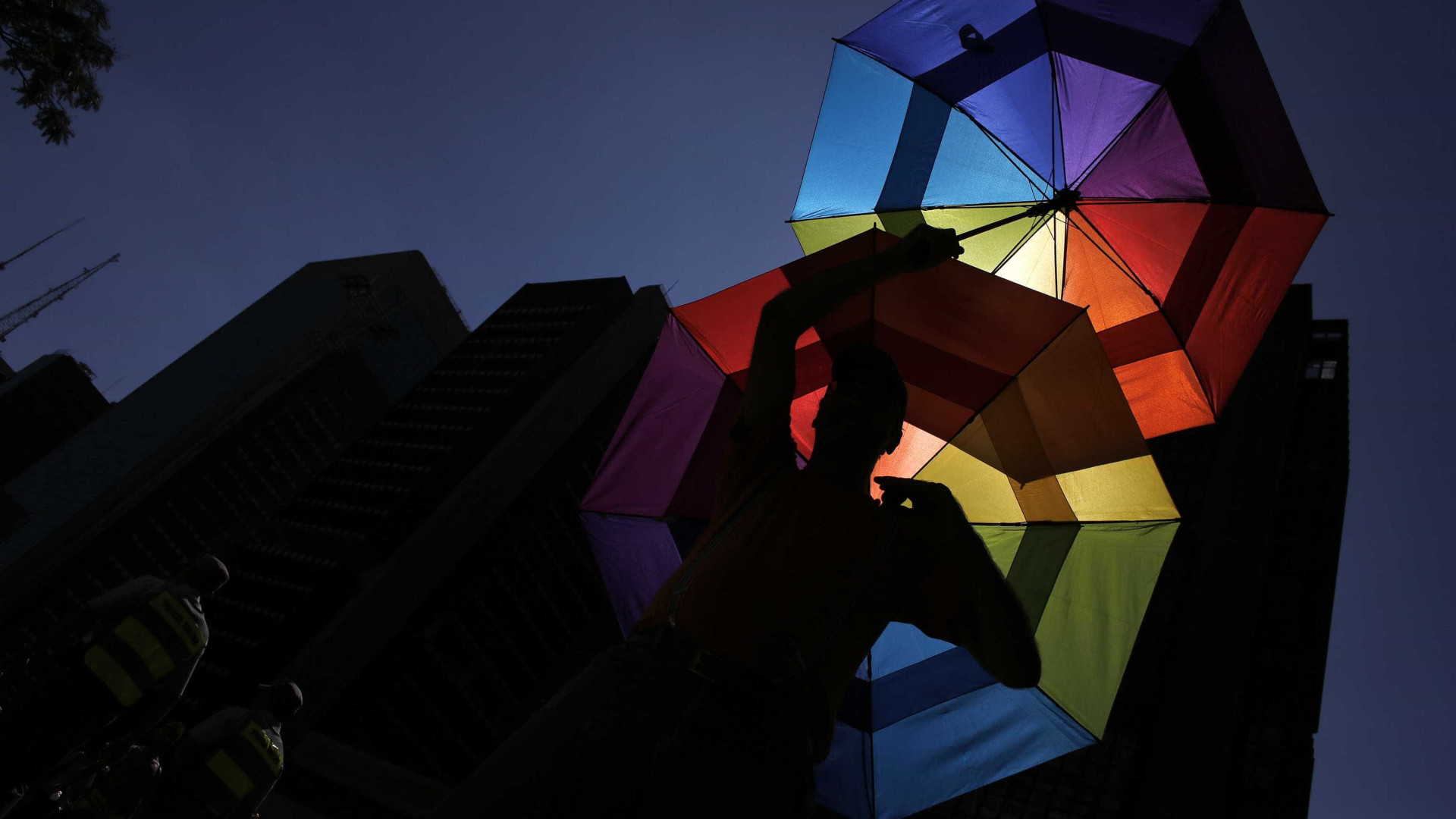 Em crise, bares gays nos EUA mudam estratégia