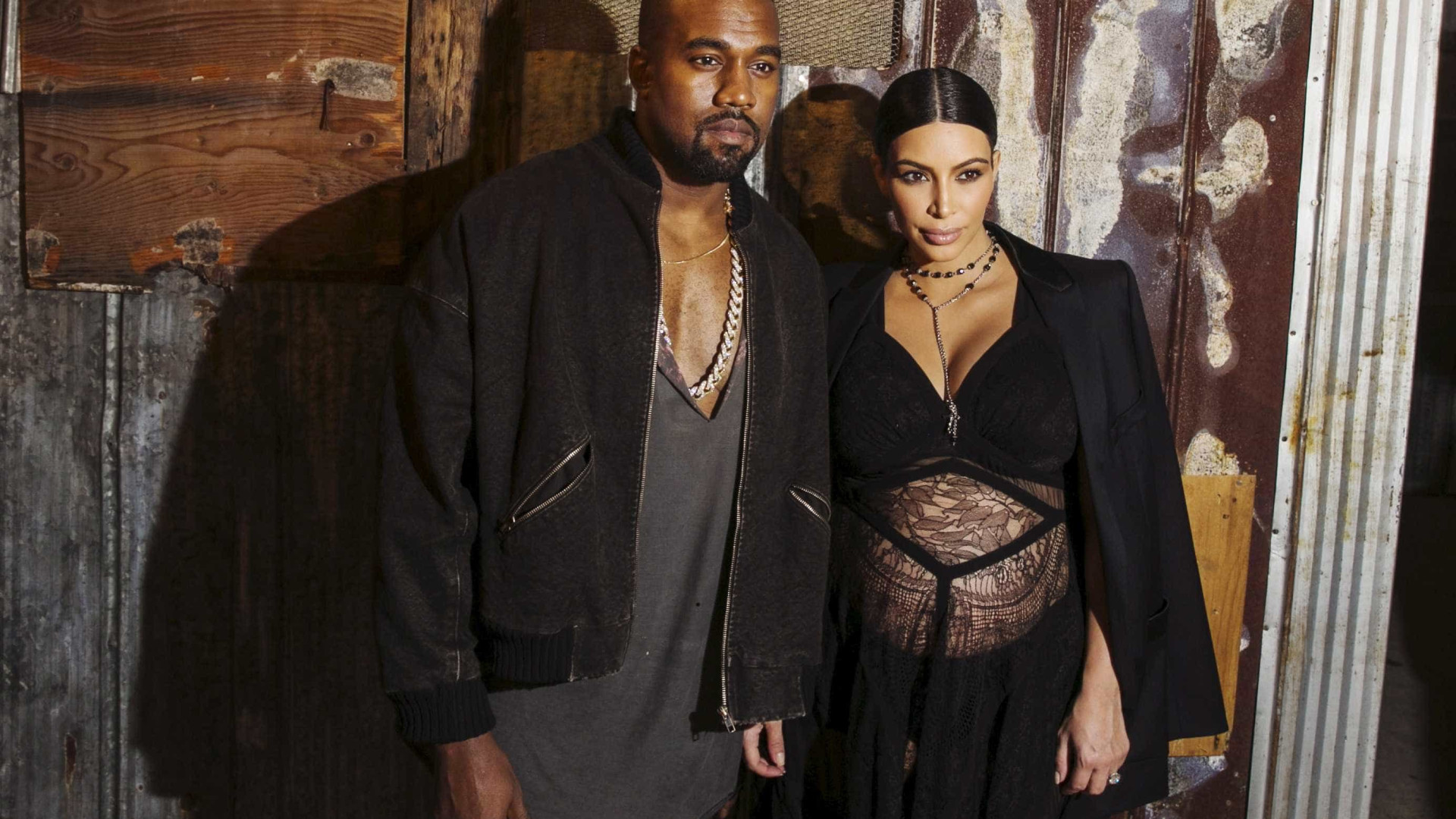 Kim Kardashian e Kanye West são assaltados e têm três carros destruídos