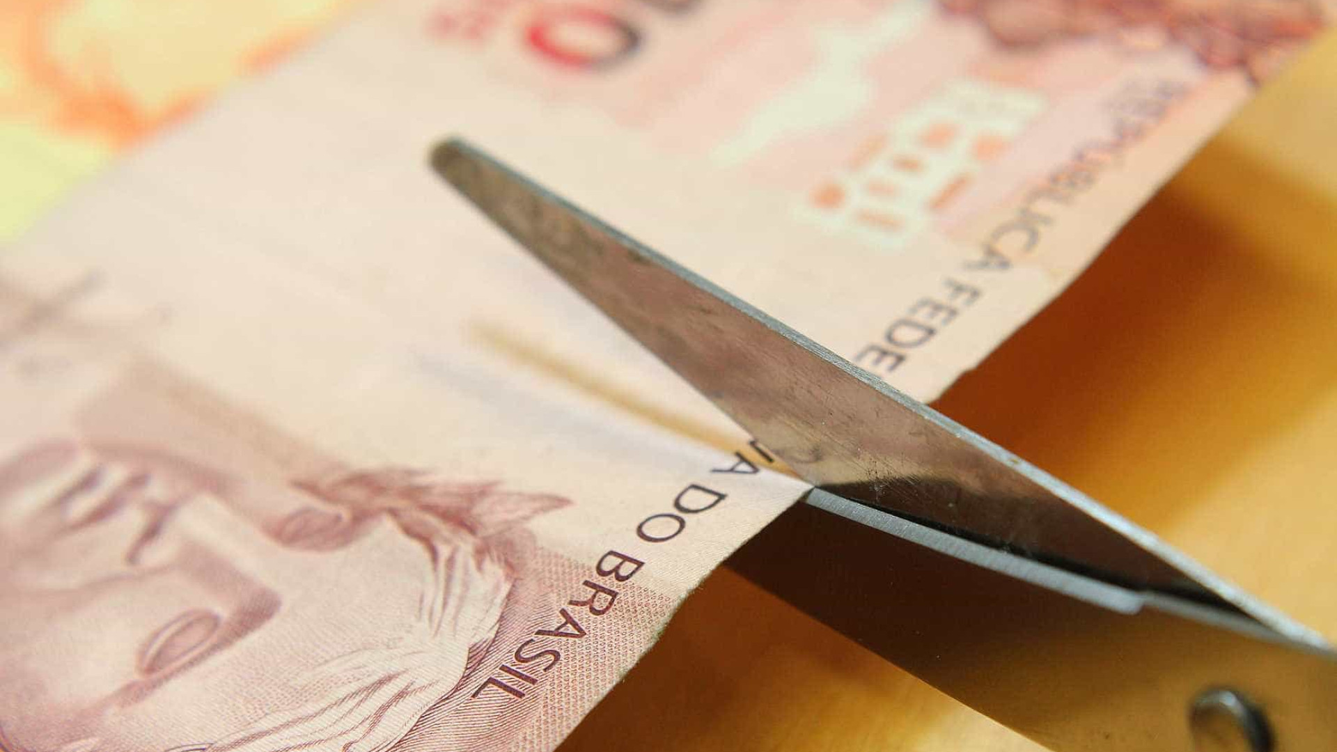 Bancos suspendem empréstimos a servidores de Estados endividados