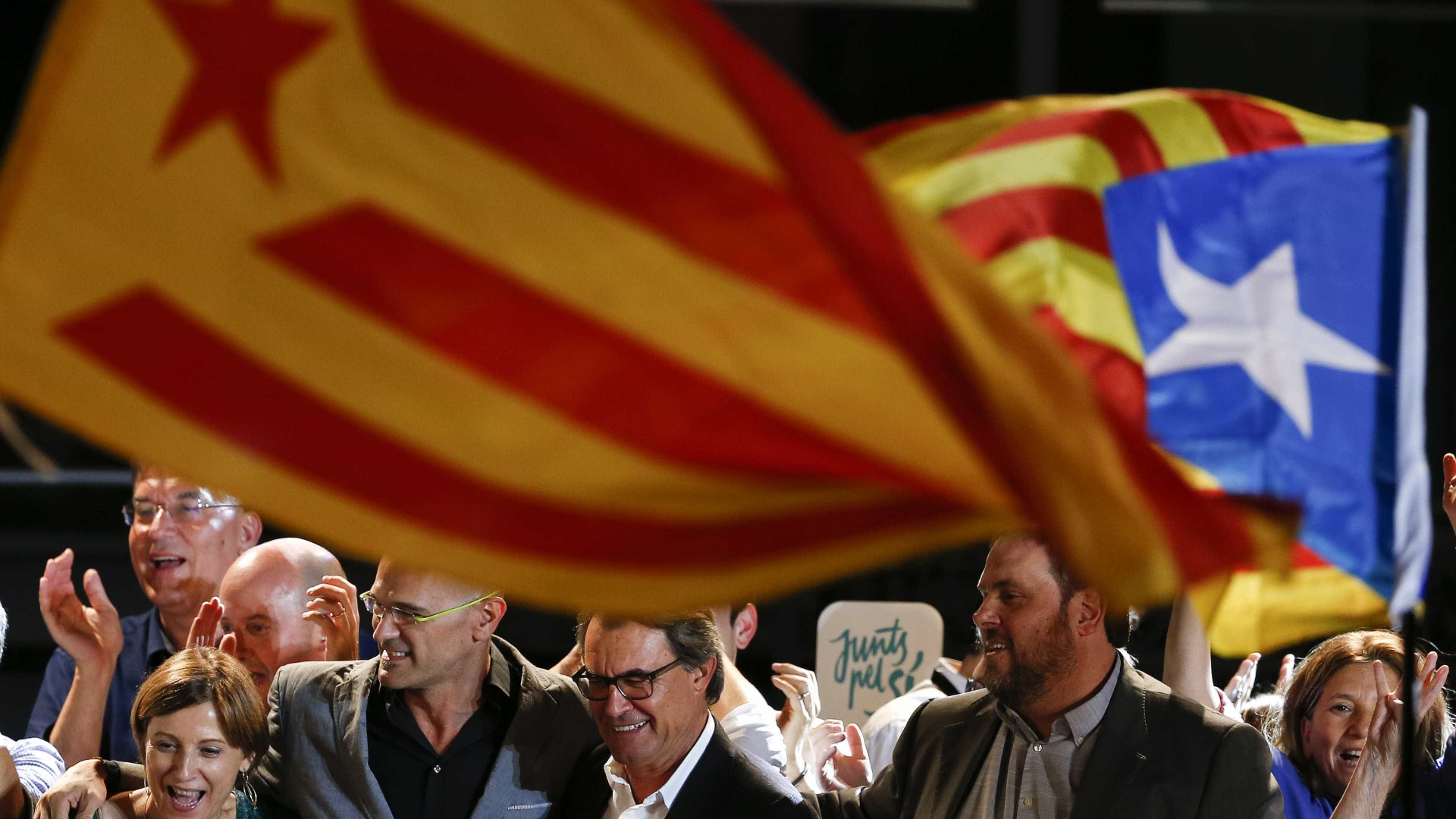 Espanha apela à Constituição e anula independência da Catalunha