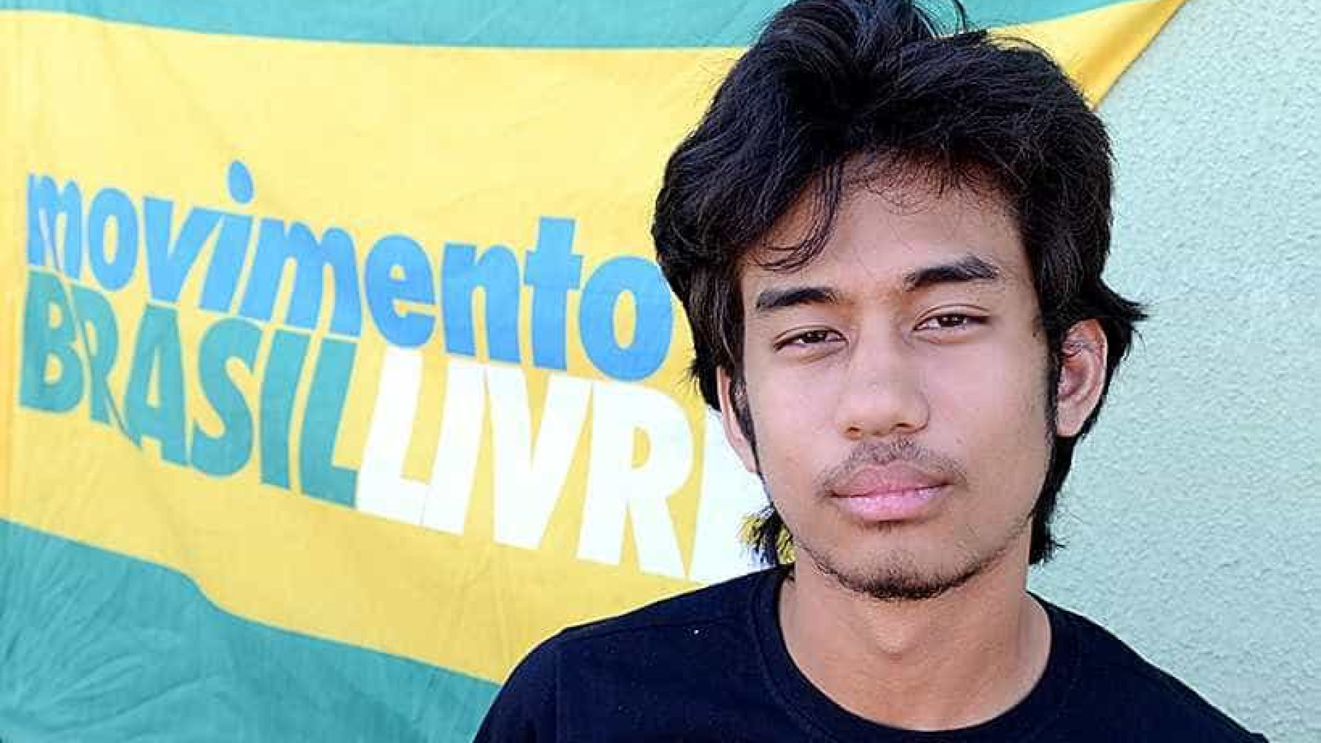 Líder do MBL vai à Justiça para tirar Lula de panfletos de candidatos