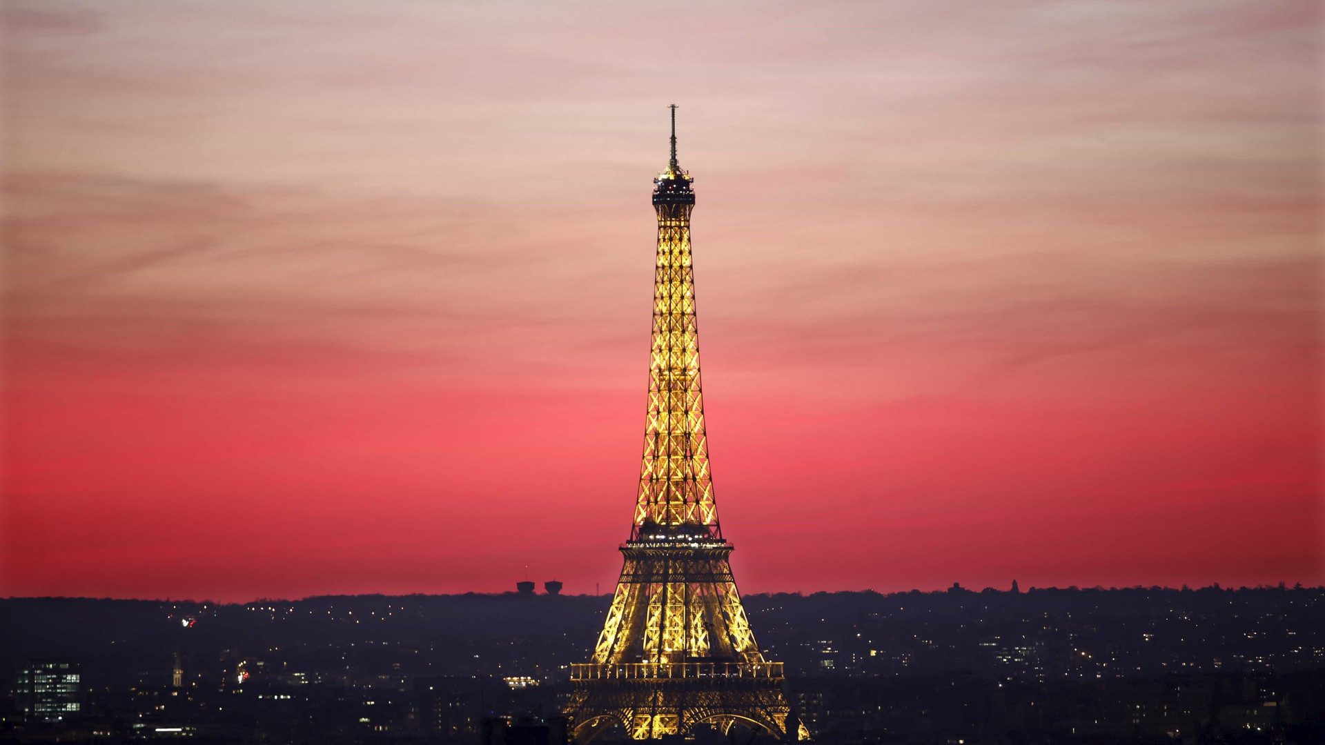Restaurante da Torre Eiffel pode mudar de dono