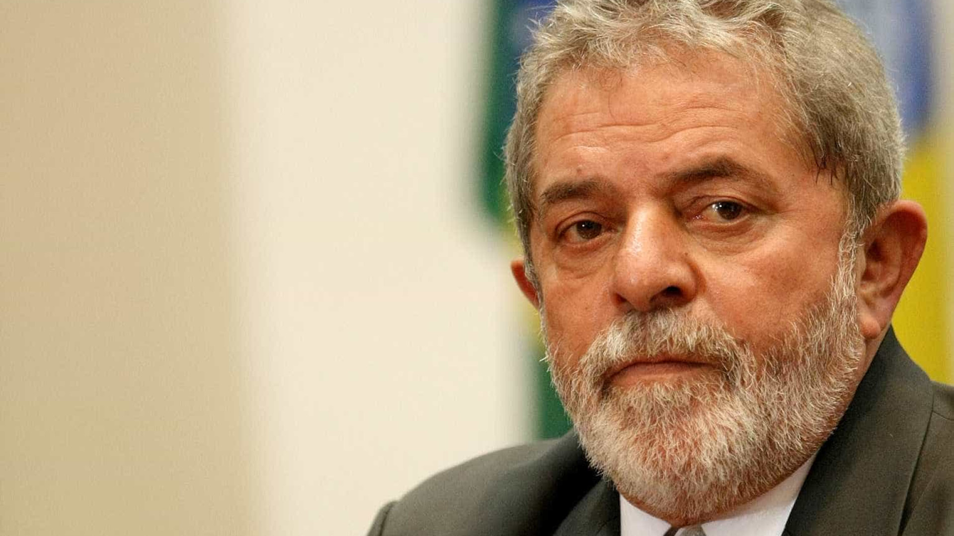 Defesa de Lula recorre ao TRF1 para reaver passaporte do ex-presidente