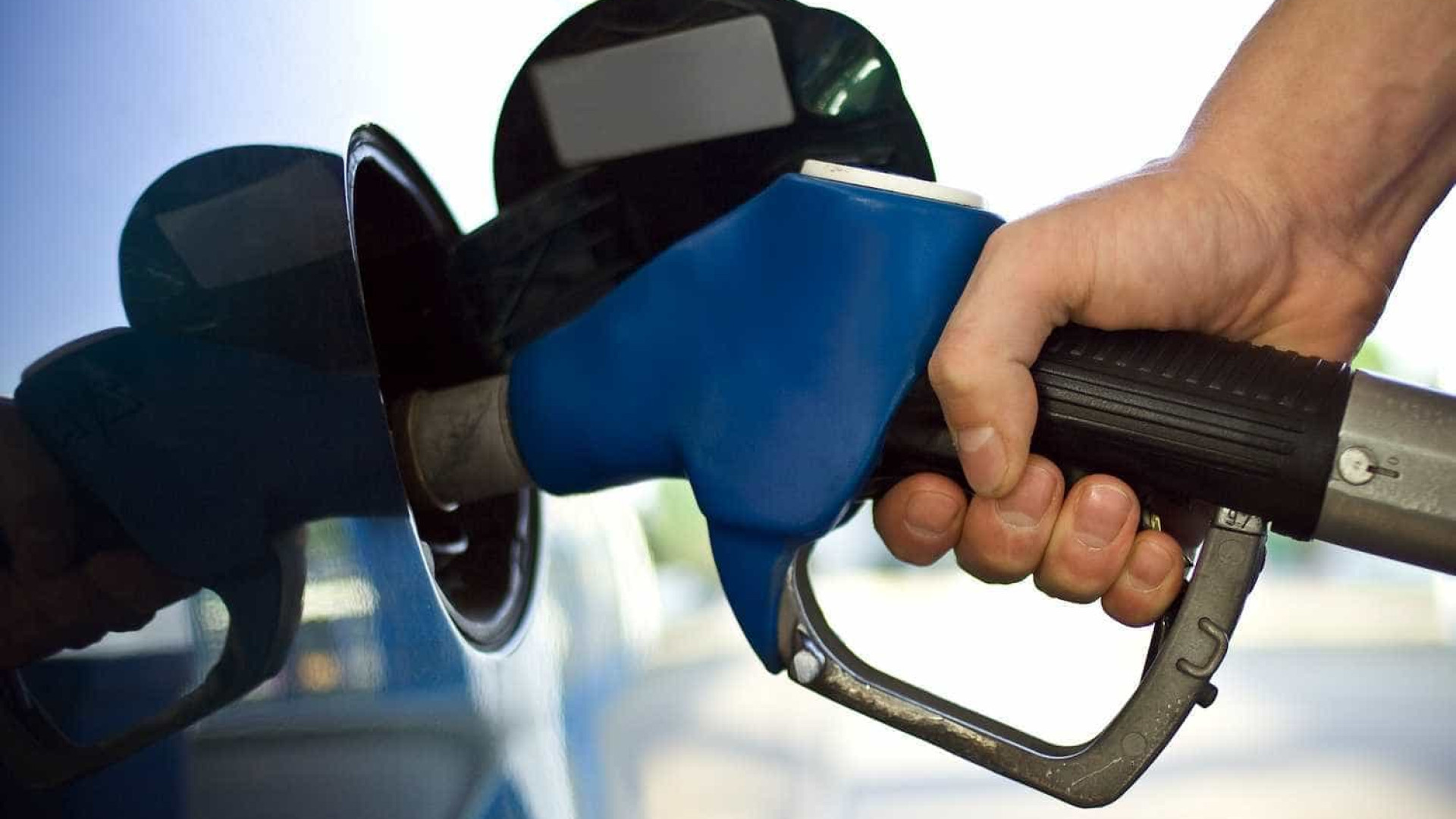 Preço da gasolina cai pela primeira vez em quatro meses, diz ANP