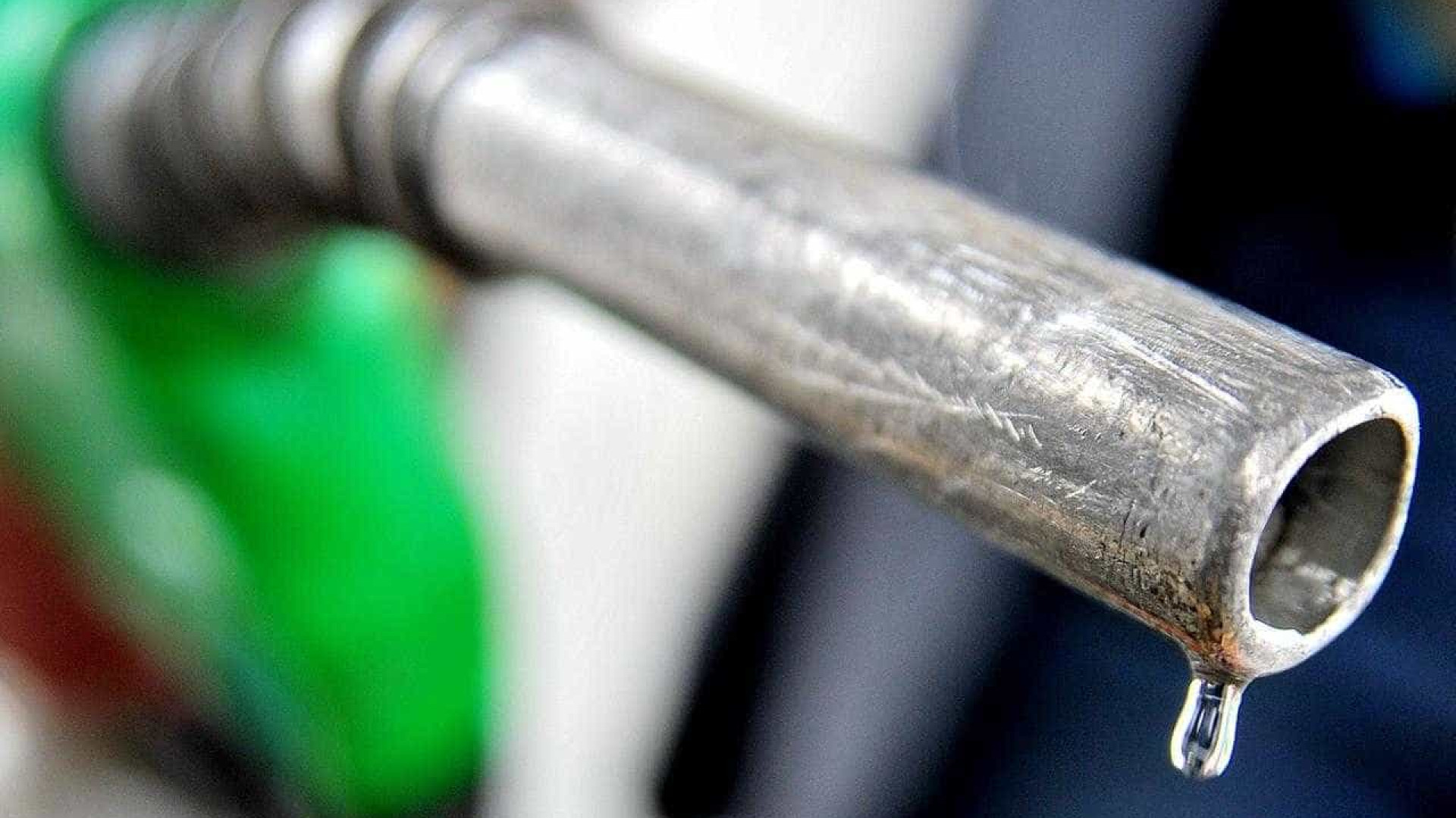 Etanol amplia vantagem sobre a gasolina neste mês