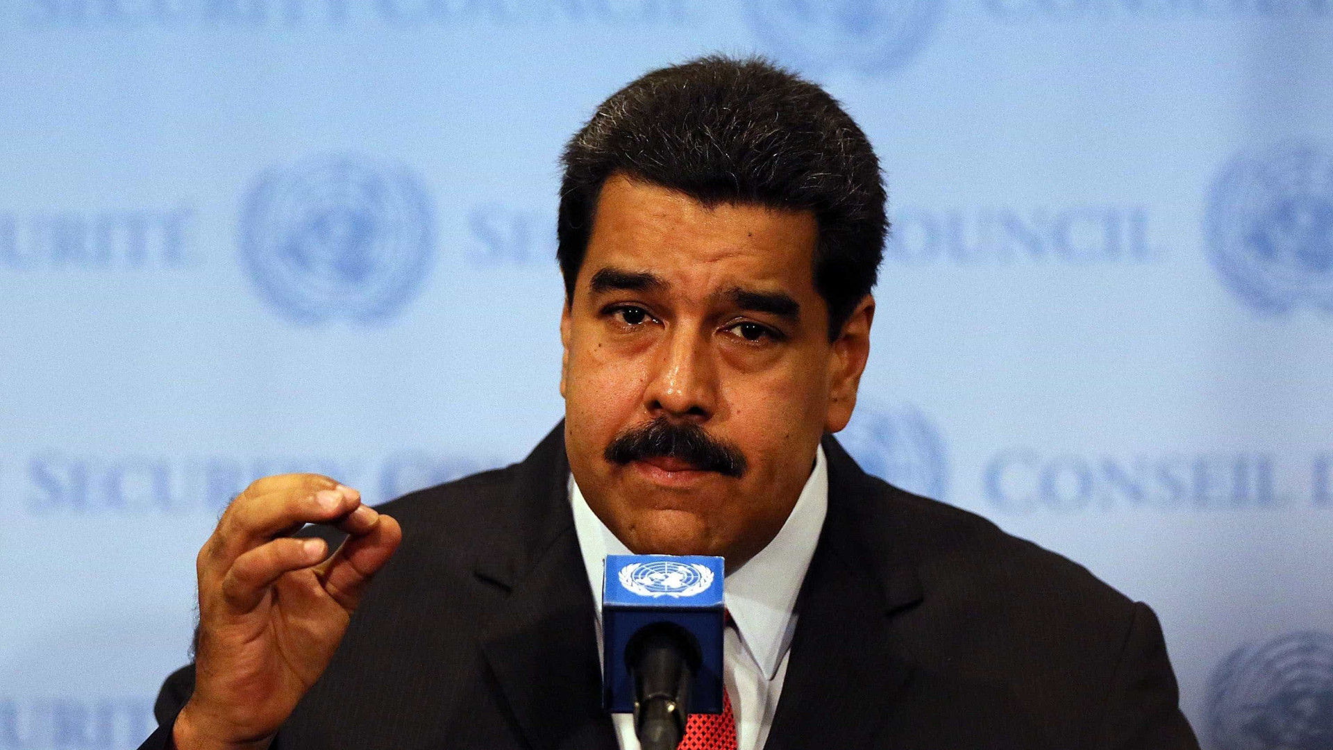 Maduro diz-se "traído" pelos companheiros que acusa de serem corruptos