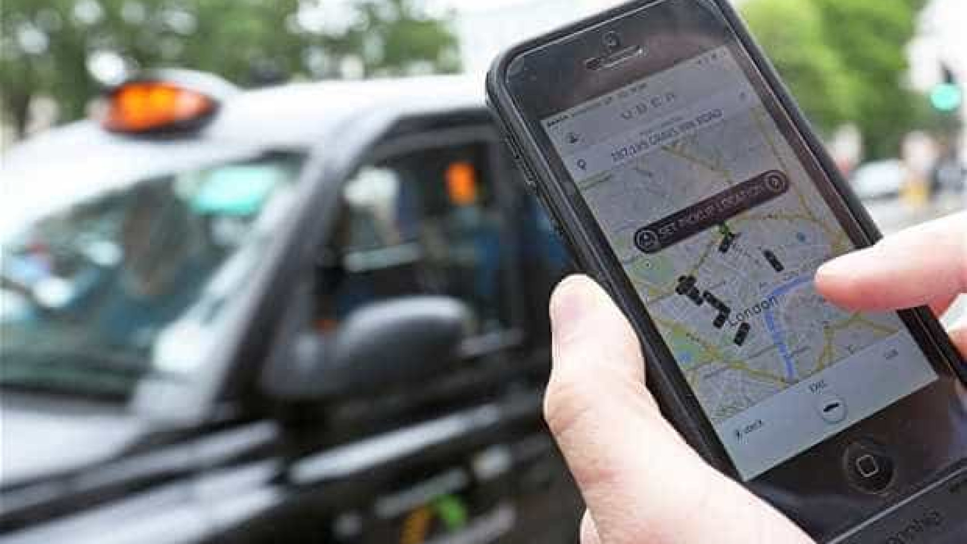 Vídeo: Taxistas perseguem Uber no Recife