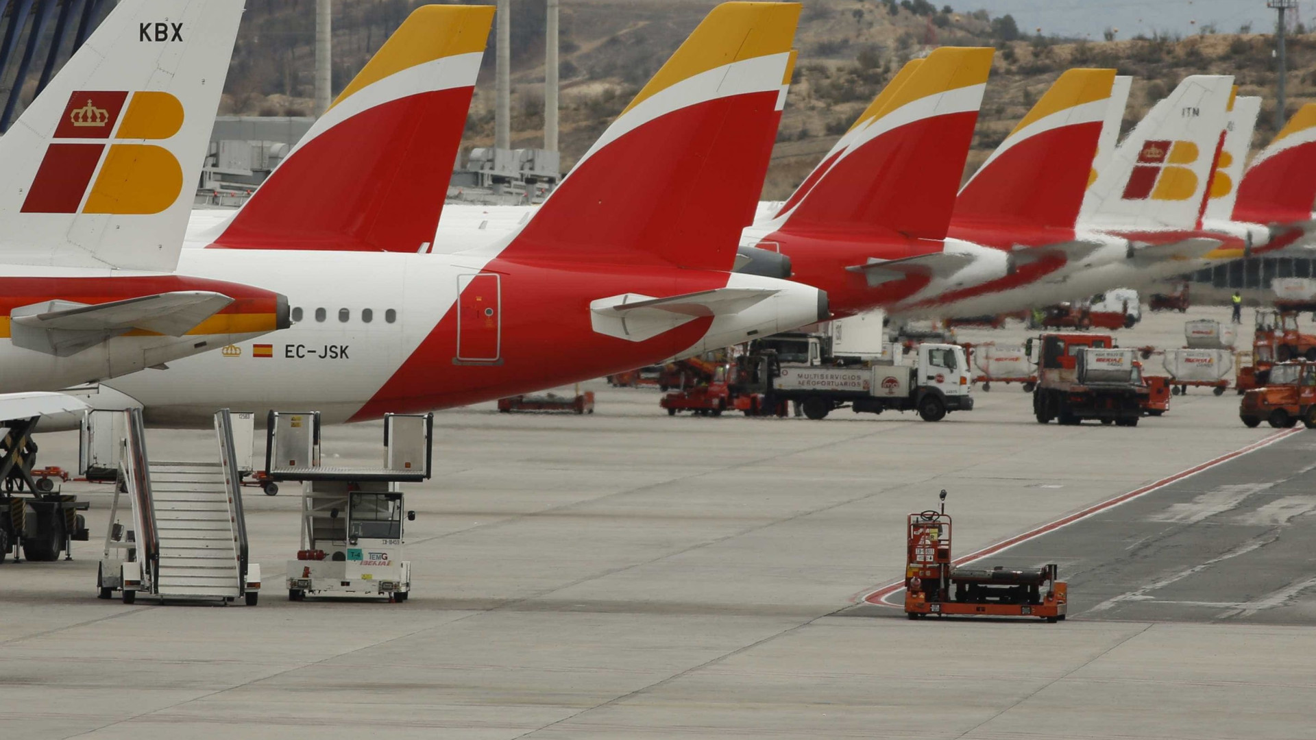 Avião da Iberia forçado a pouso de emergência após problema no motor