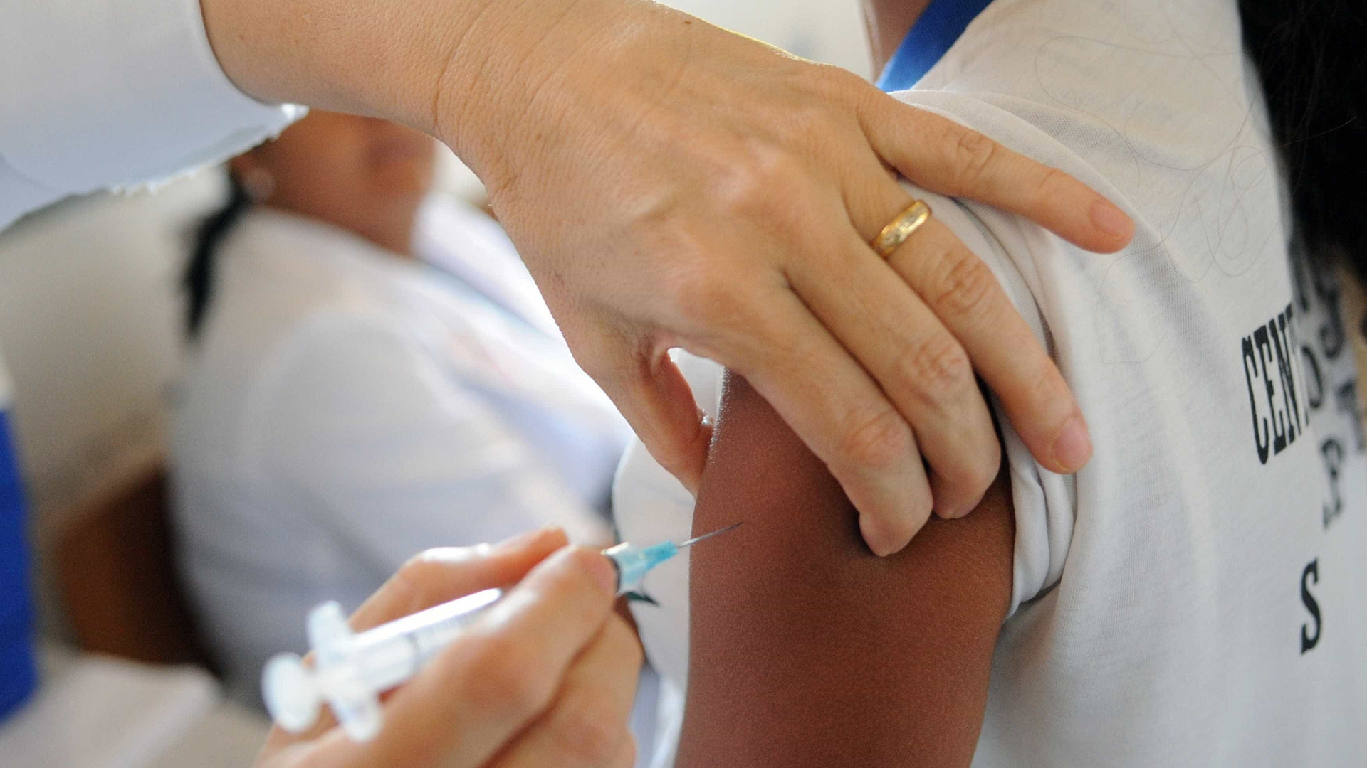 Adesão de vacinação contra gripe é considerada baixa no país