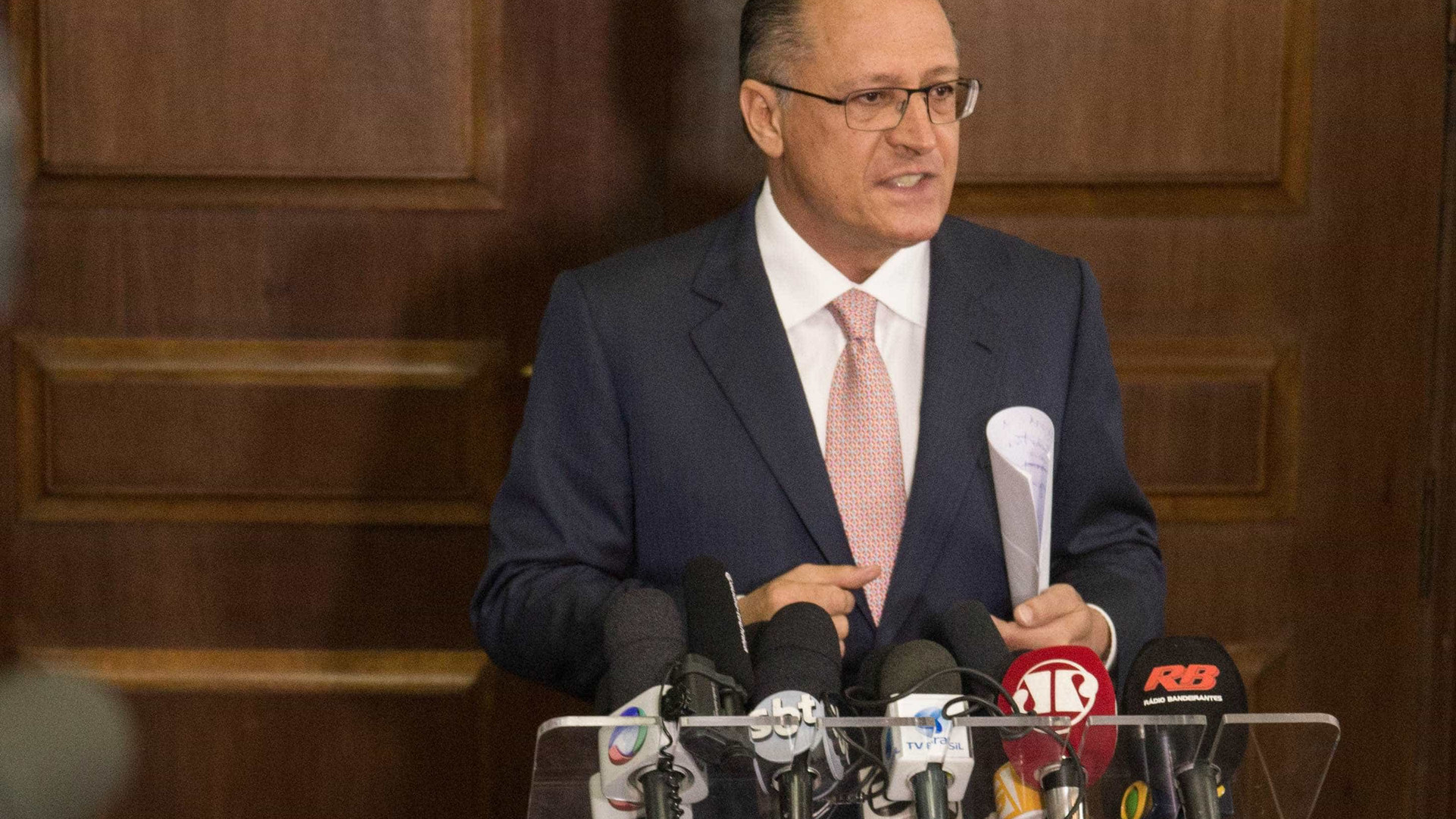Às vésperas das eleições, Alckmin tenta empréstimo bilionário