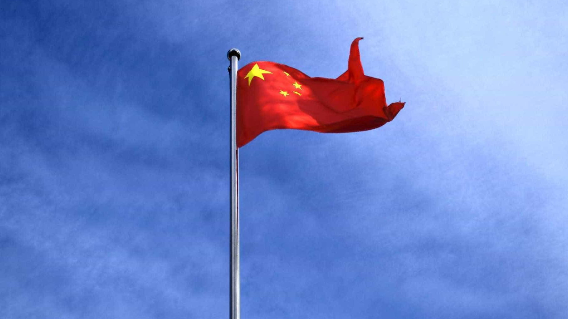 Explosão em fábrica na China deixa pelo menos 19 mortos
