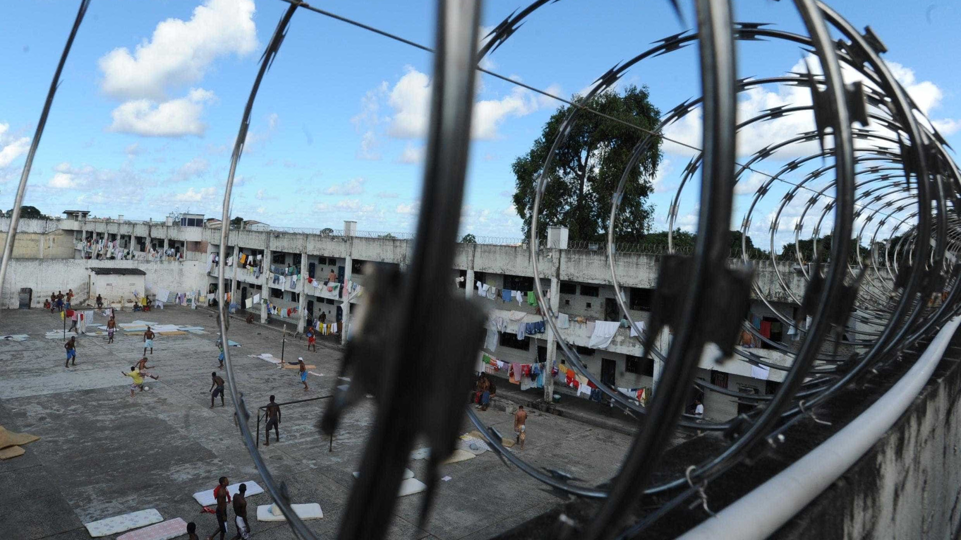 Nove detentos tentam fugir por buraco em presídio de Minas Gerais