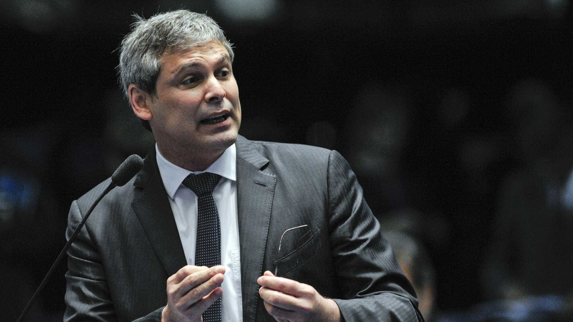 Após discurso de Bolsonaro, Lindbergh Farias pede proteção à PF