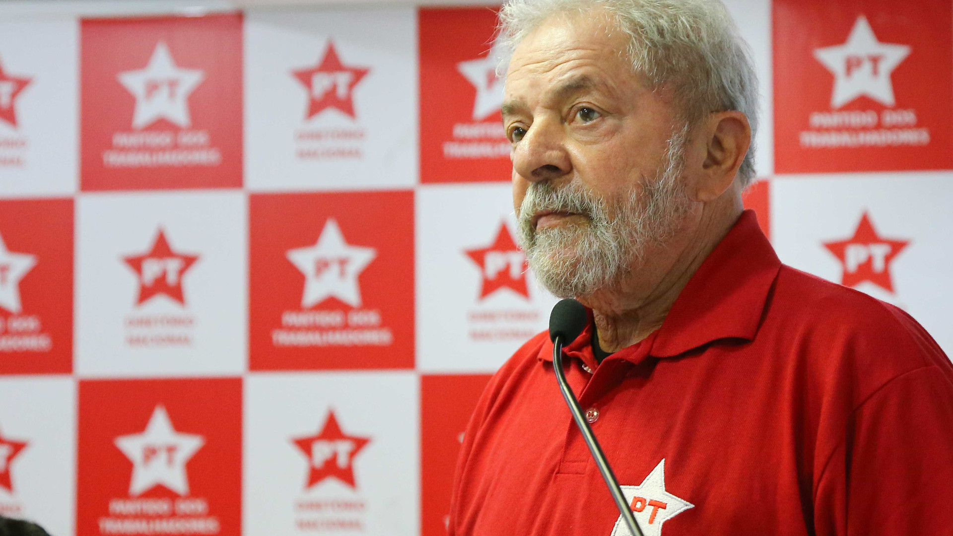 Barroso proÃ­be PT de apresentar Lula como candidato