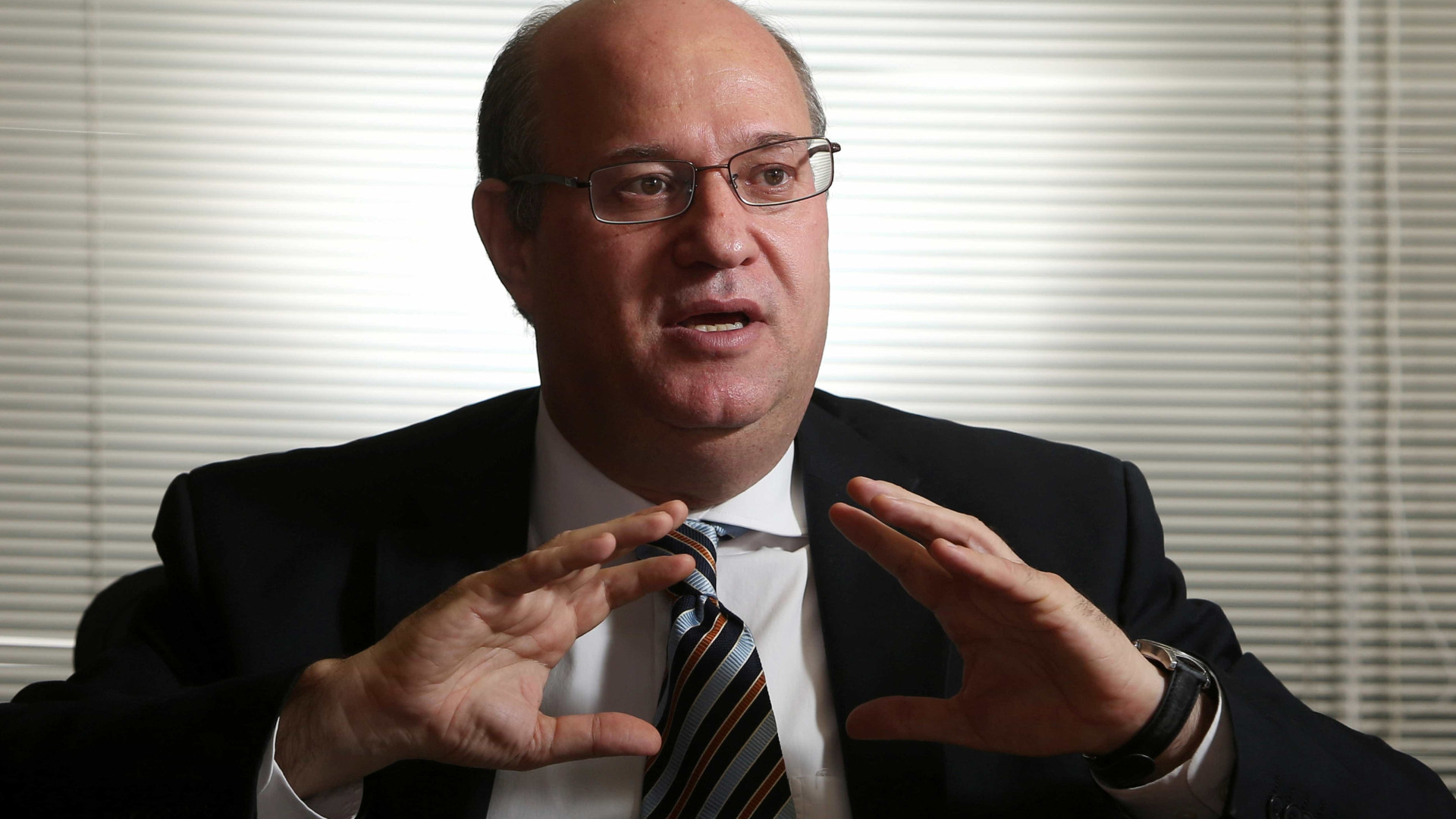 Economistas esperam desdobros da crise política para mudar projeções