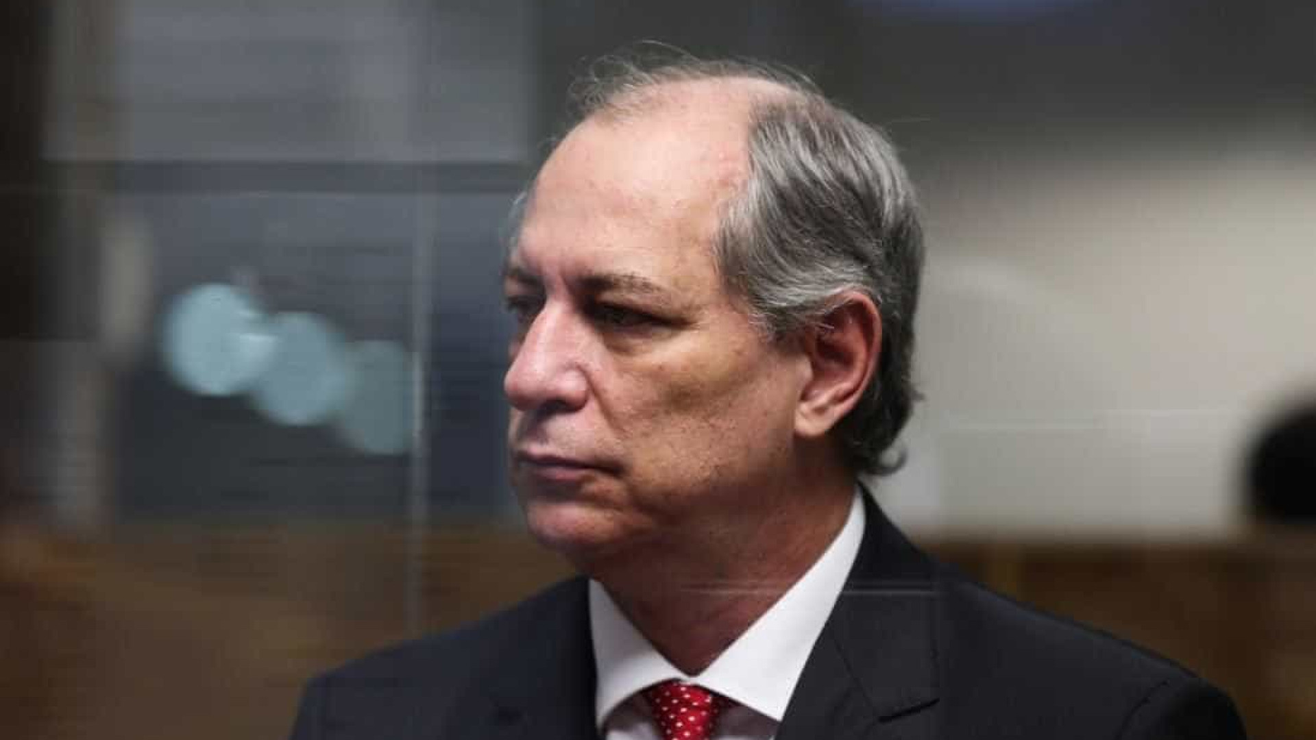 'Se privatizar a Eletrobrás, tomaremos de volta', diz Ciro Gomes