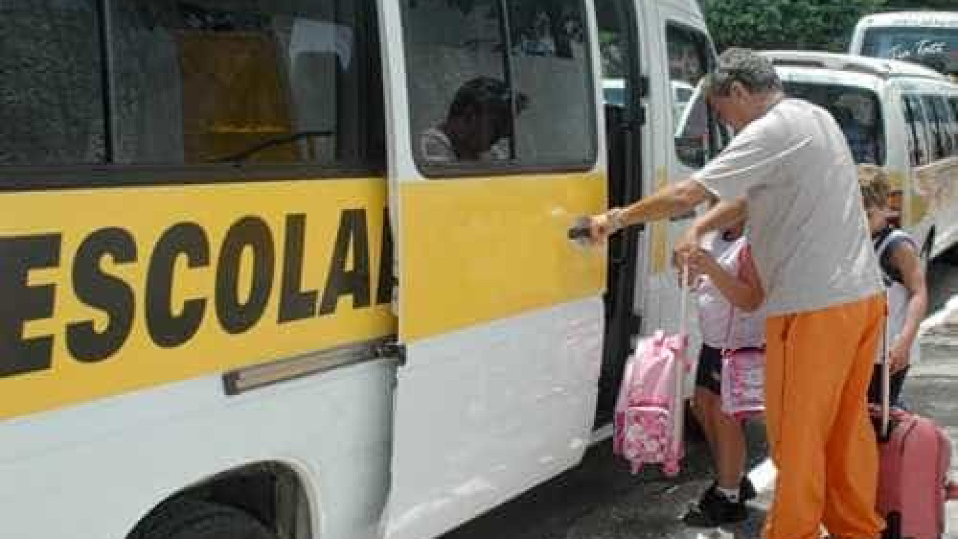 MEC anuncia reajuste de 20% para programa de transporte escolar