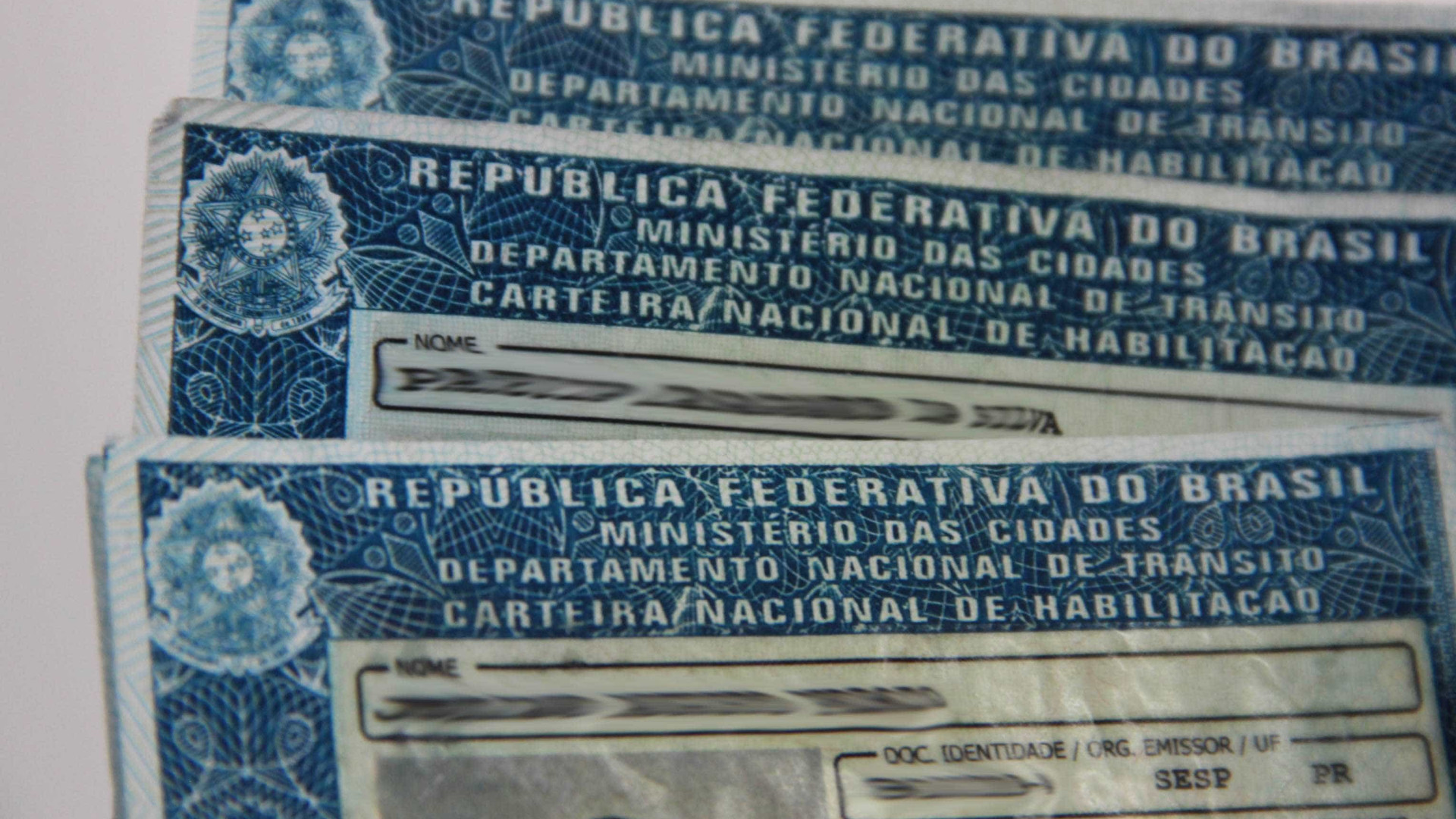 Devedores podem ter CNH e passaporte suspensos