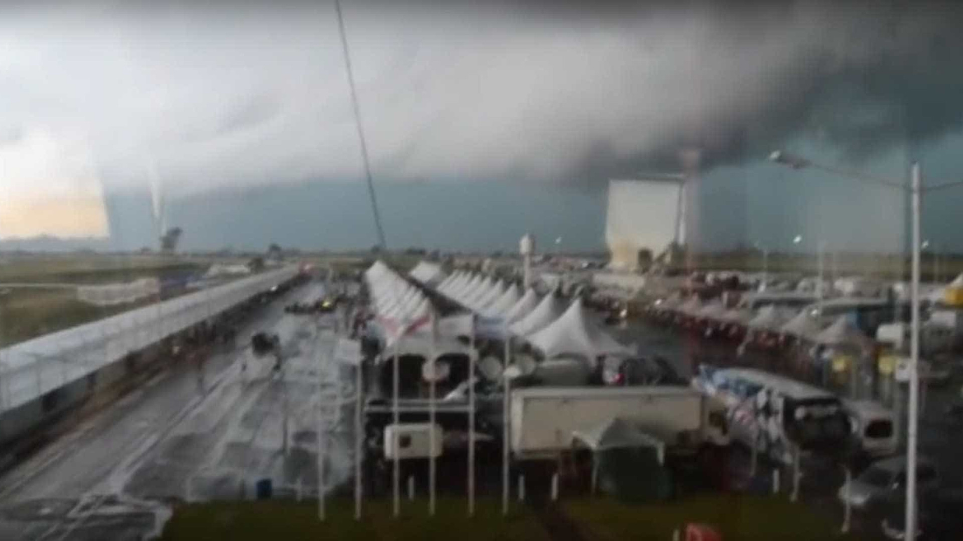 Veja momento em que tornado atinge corrida de carros no Uruguai
