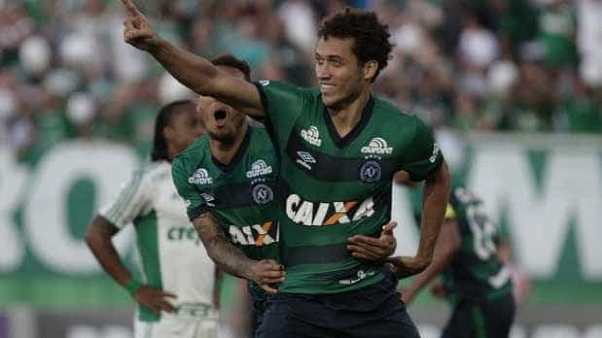 Veja momento em que Neto é resgatado dos escombros do avião