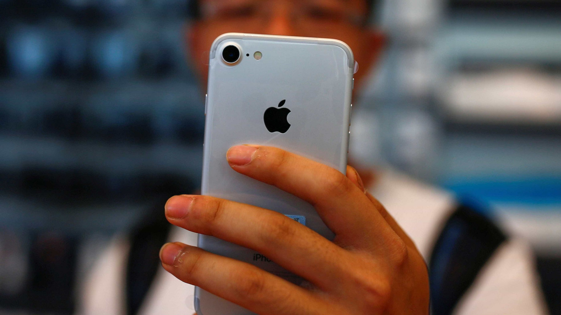 Atualização estaria prejudicando autonomia da bateria do iPhone