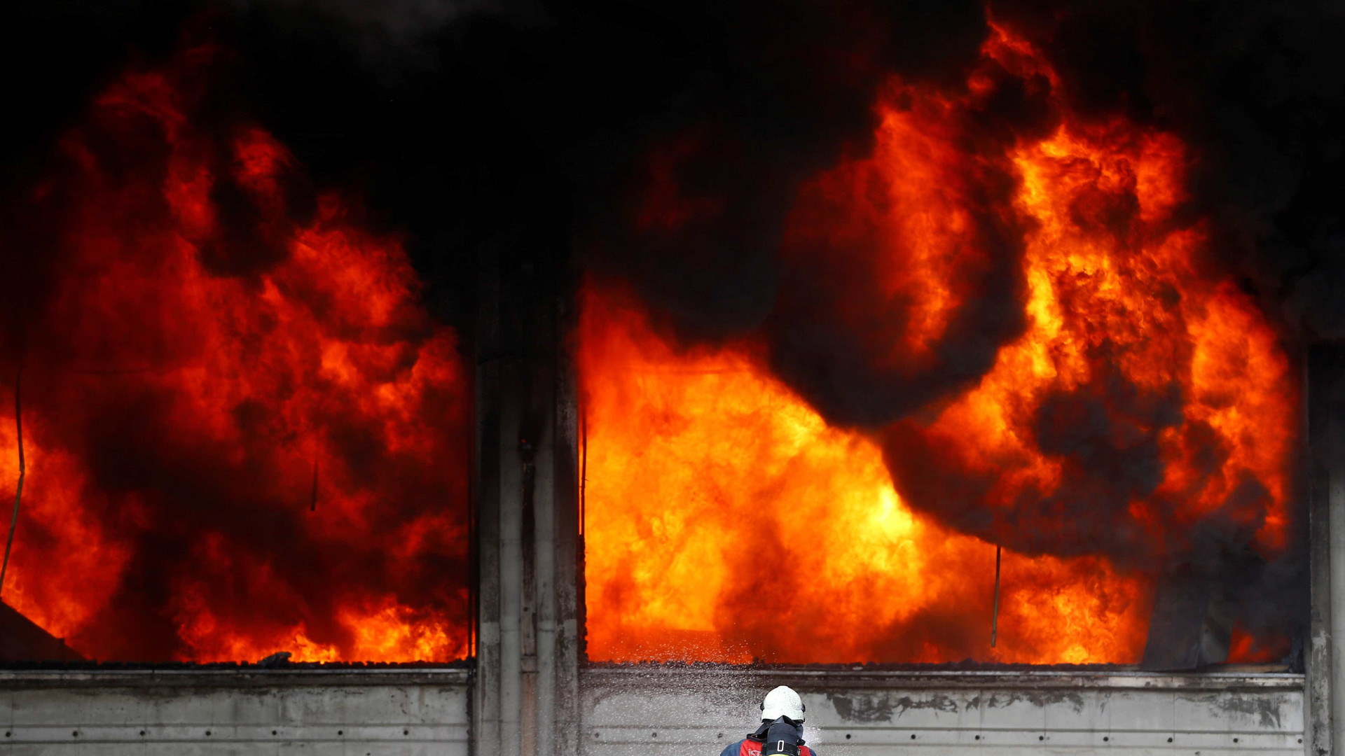Incêndio em dormitório feminino de escola turca provoca 12 mortes