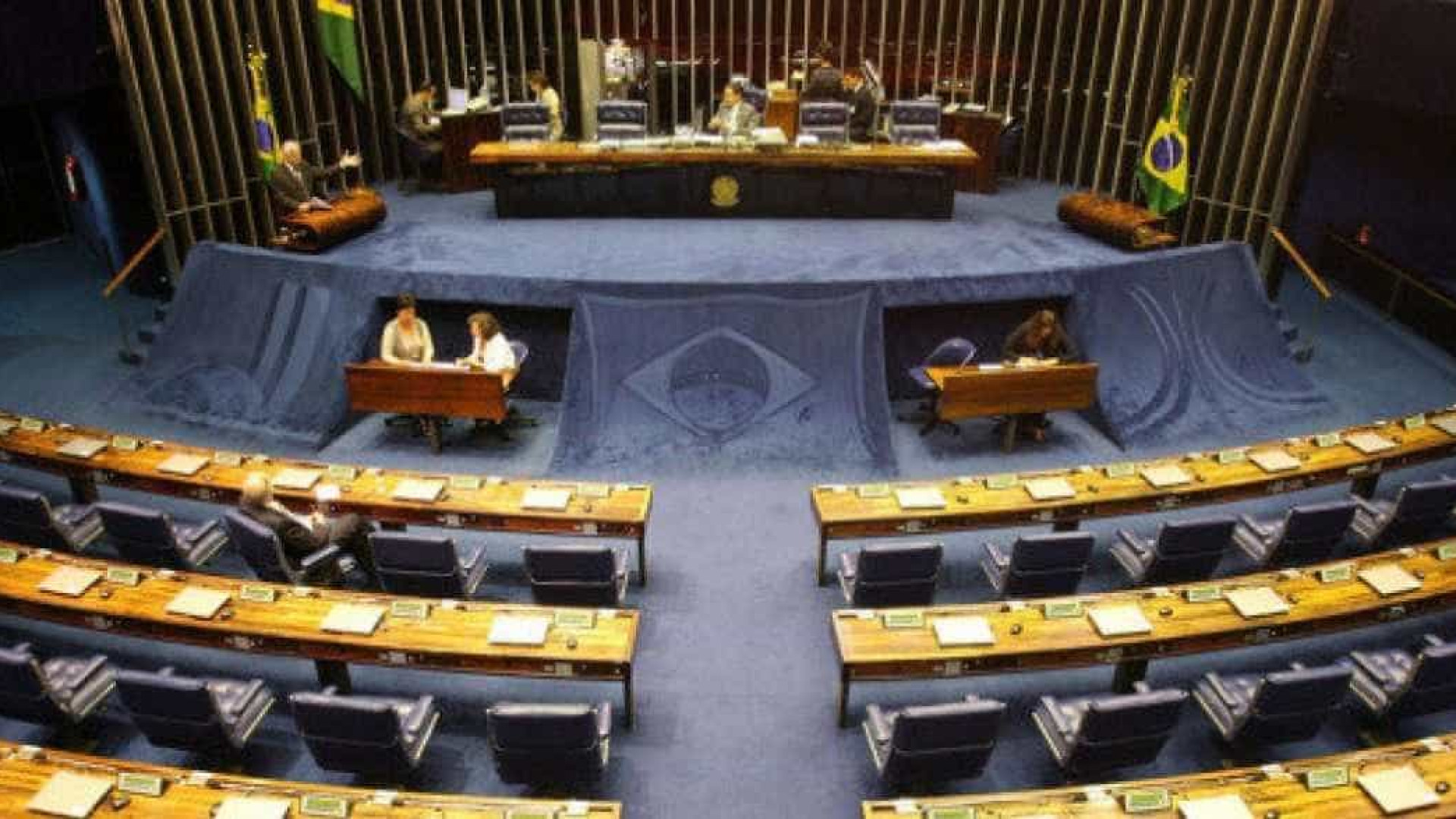 Senado vota PEC do teto em primeiro turno