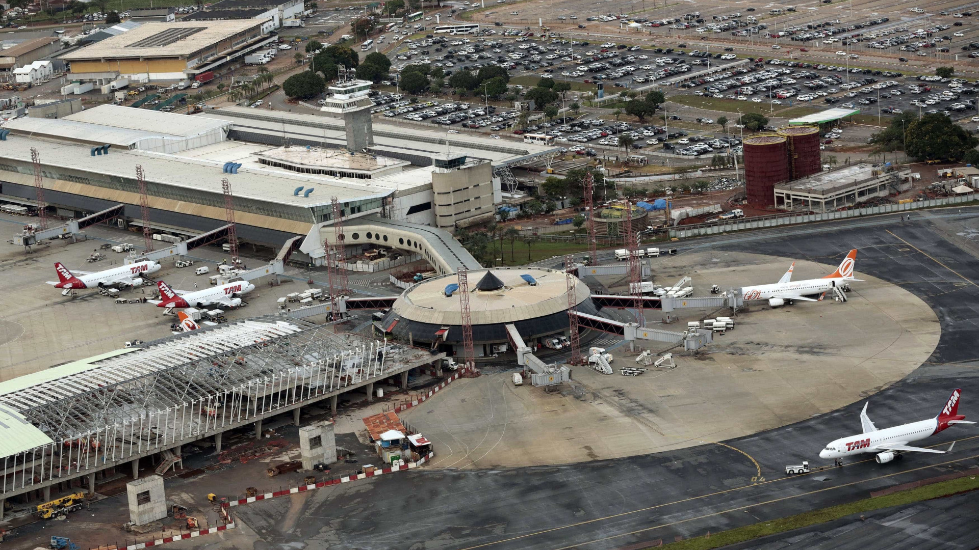 Avião que caiu com Chapecoense fez pouso
no DF sem avisar torre