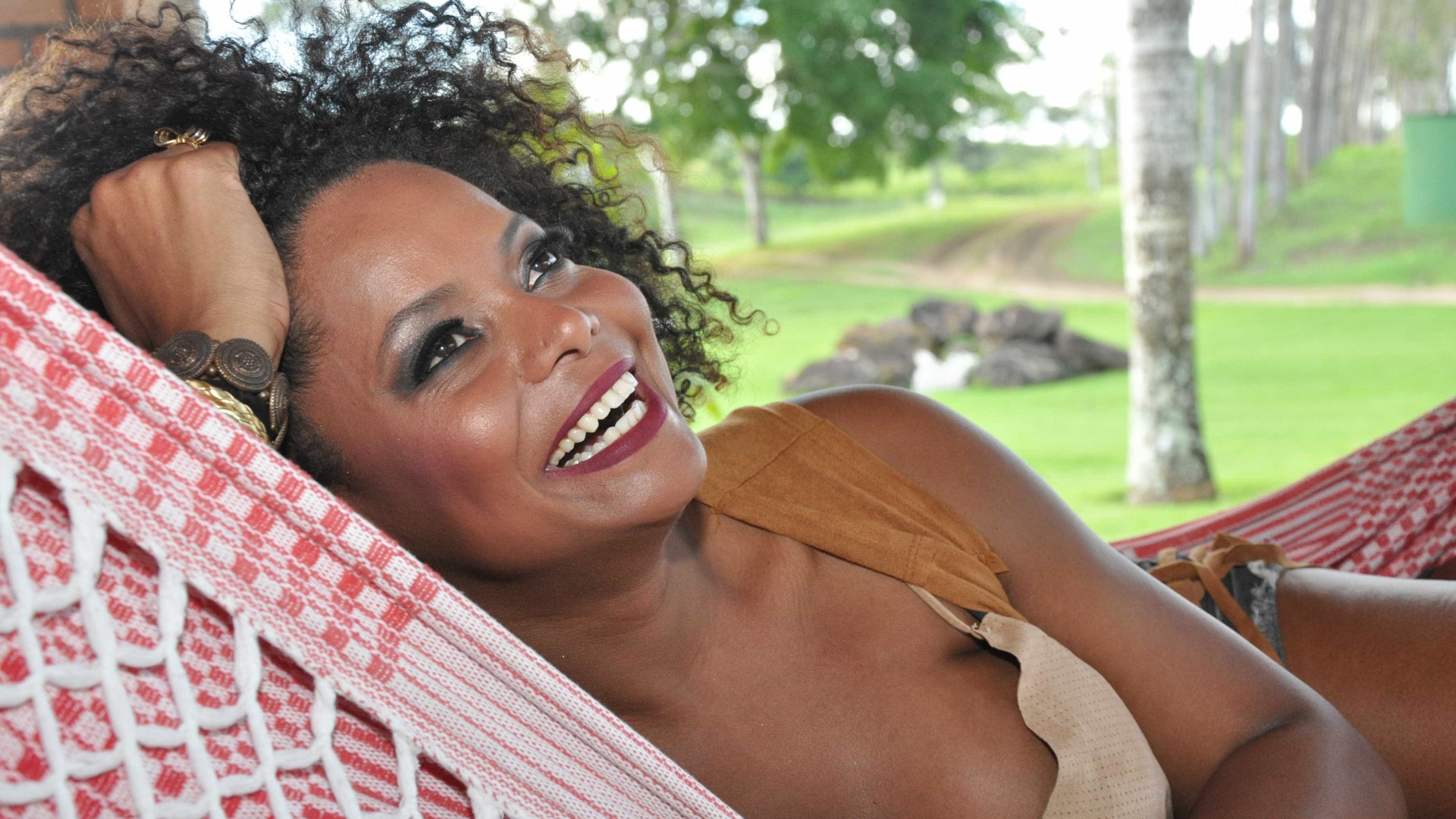 'Não tinha paquita negra, me tornei a única', diz Adriana Bombom