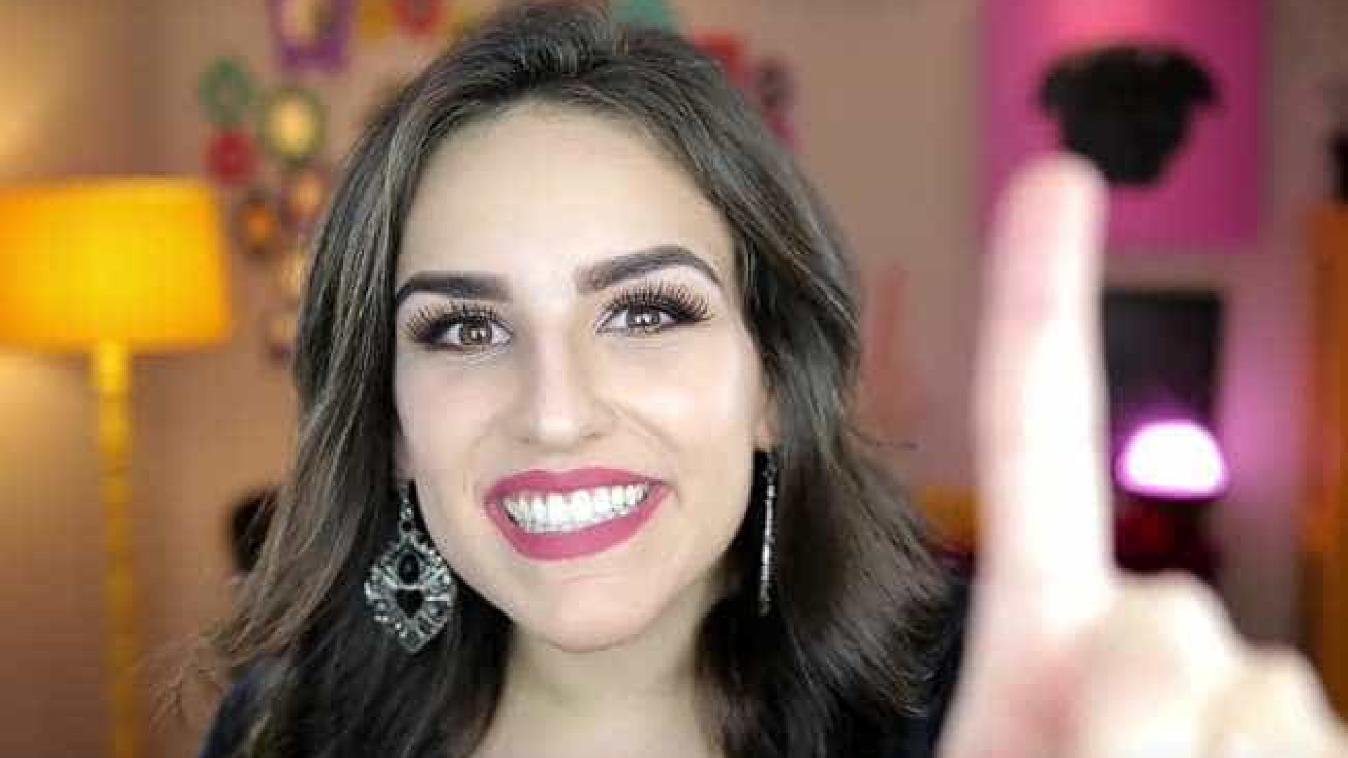 Kéfera assume namoro com empresário durante evento em SP