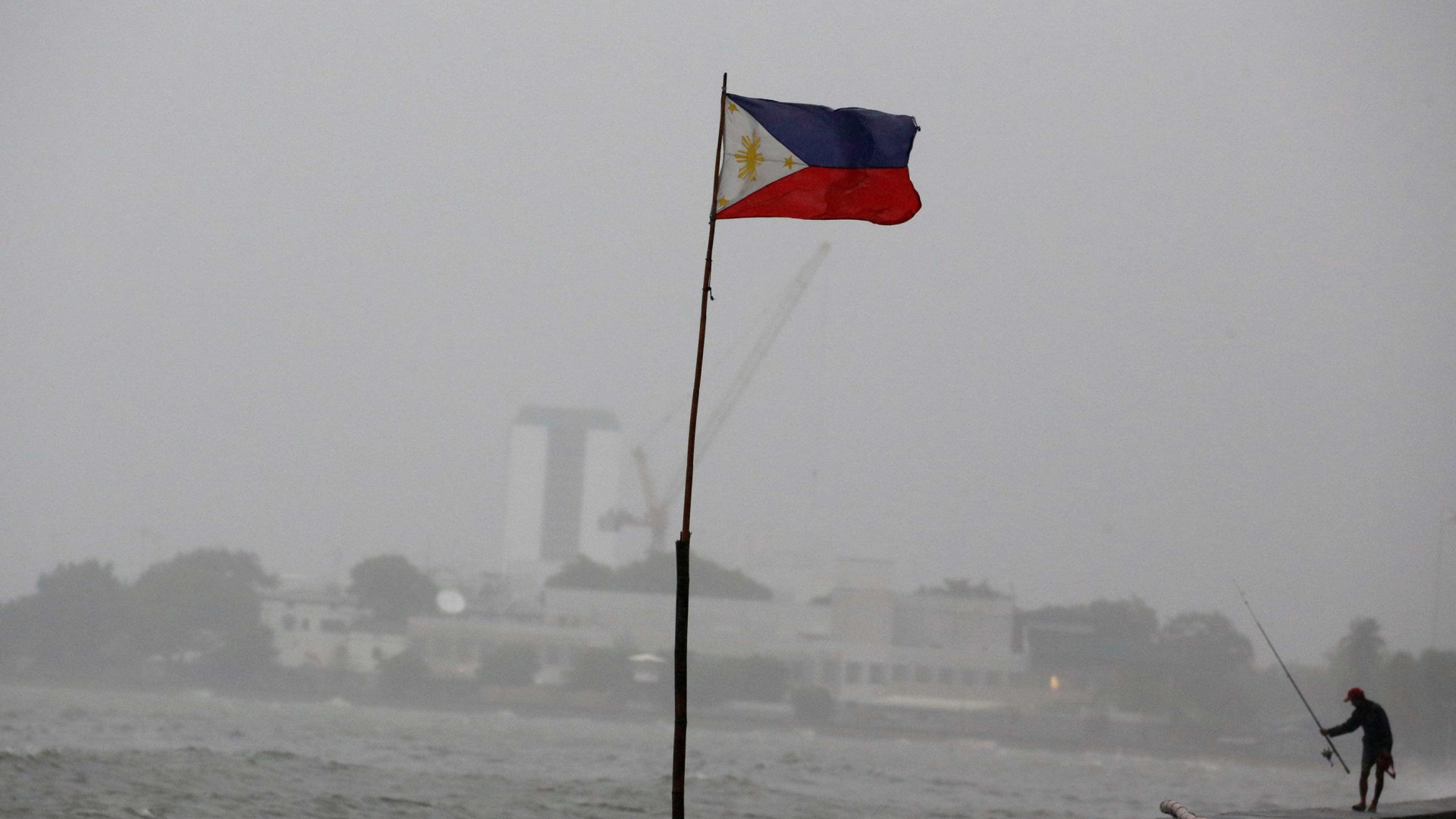 Deslizamento de terras deixa pelo menos 40 pessoas presas nas Filipinas
