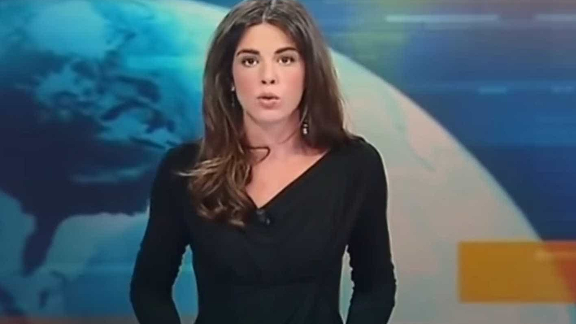Blusa de Renata Vasconcelos abre ao vivo na Globo e choca 