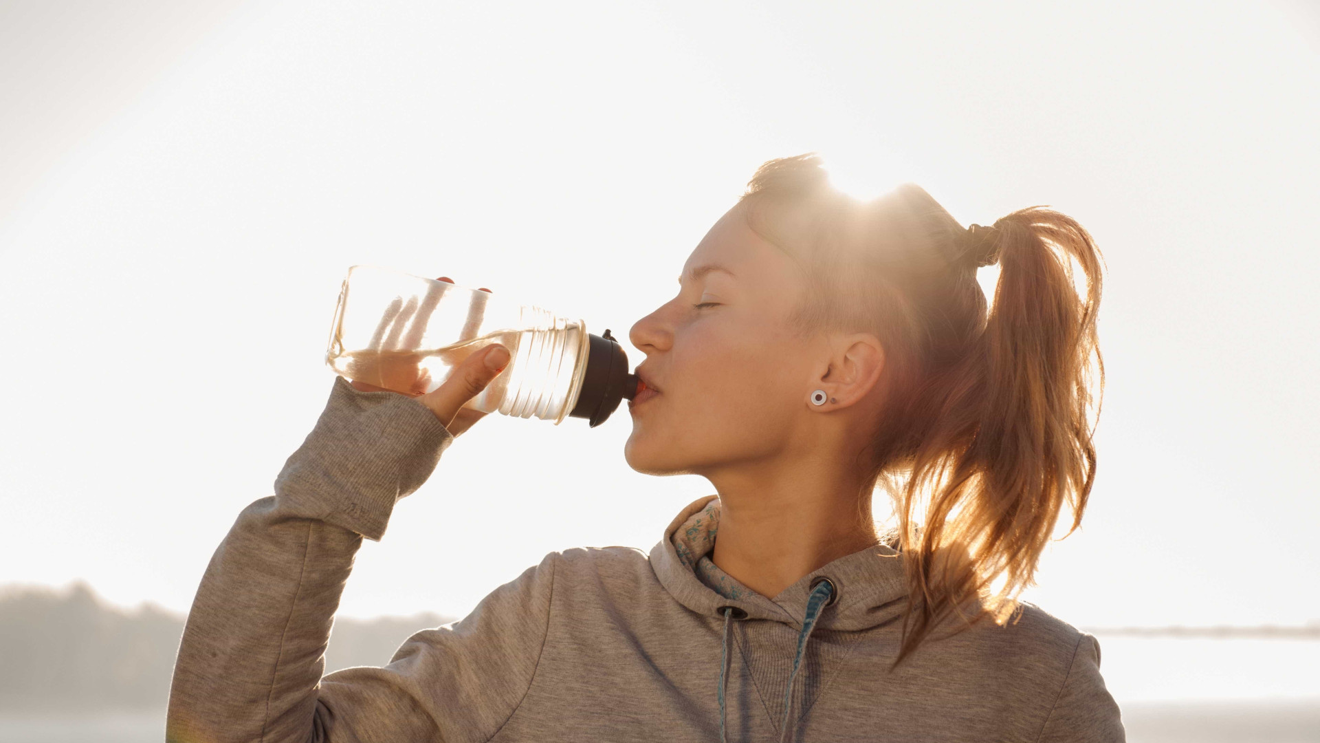 Confira dicas de como tomar mais água ao longo do dia