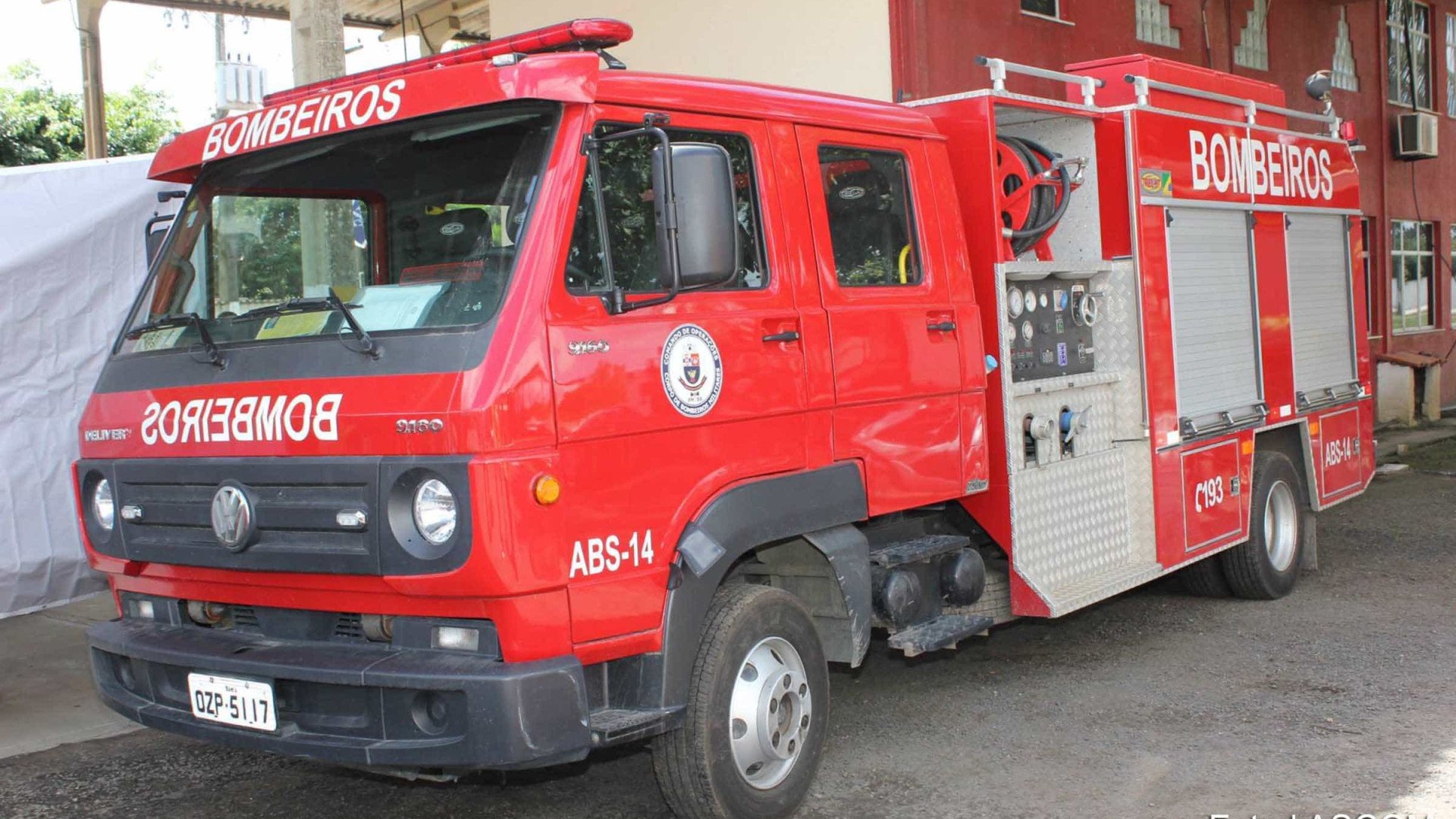 Bombeiros combatem incêndios em quatro unidades de conservação