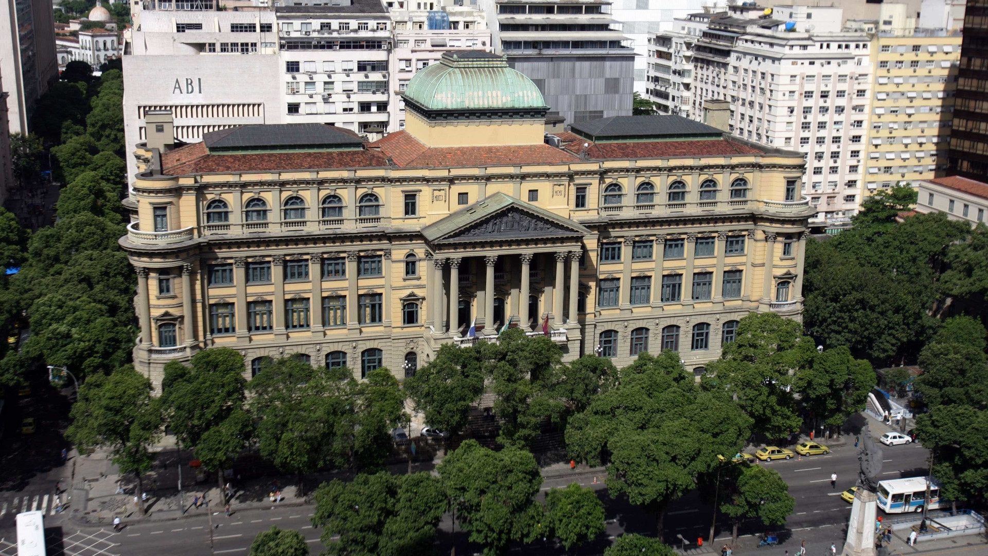 Itaú devolve obras que haviam sido roubadas da Biblioteca Nacional