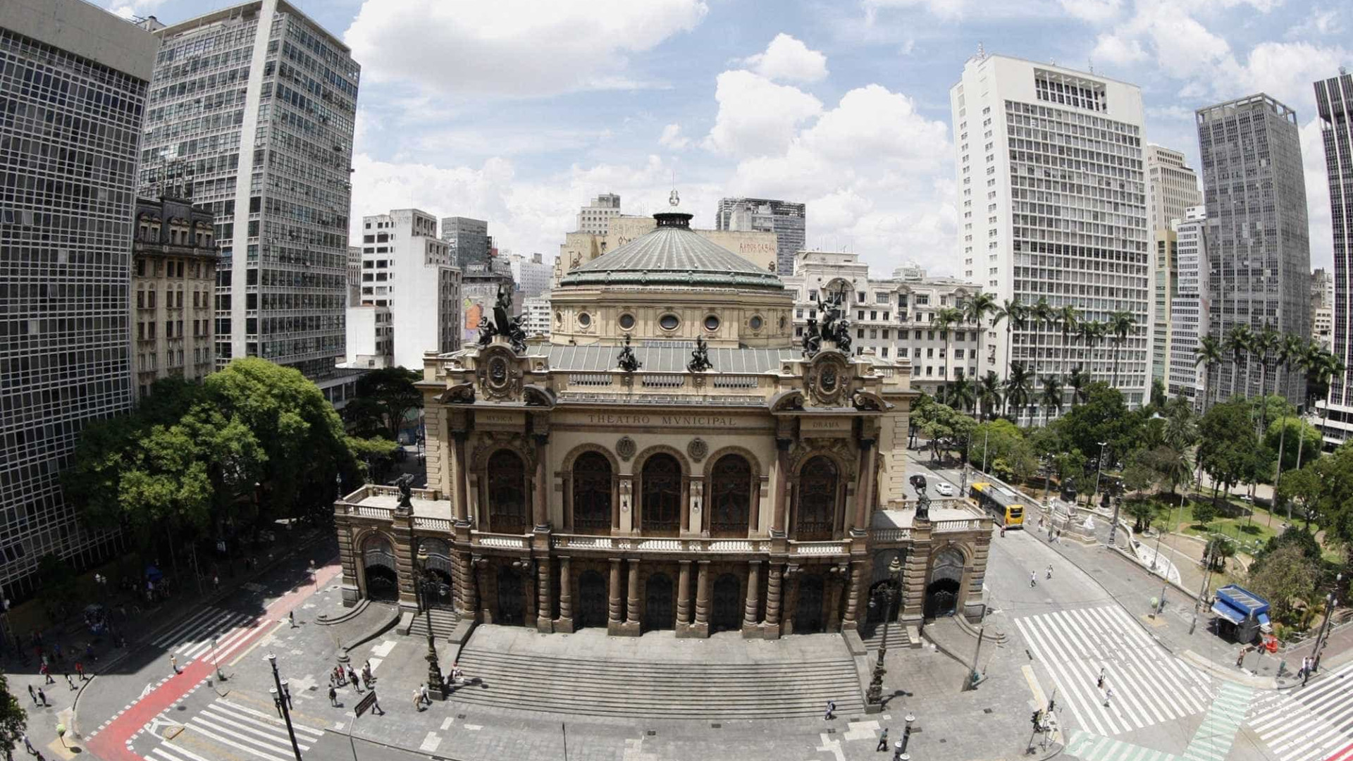 SP pede devolução de R$ 641 mil pagos a empresas pelo Theatro Municipal