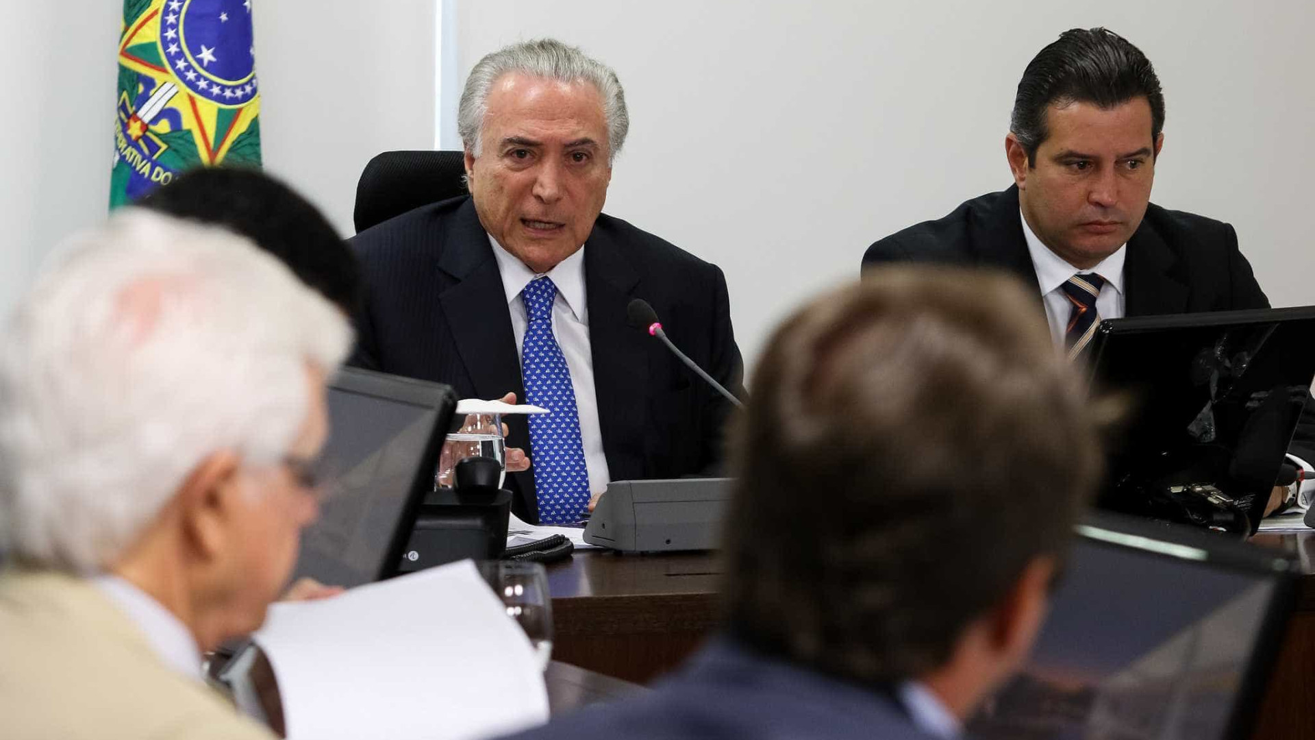 Presos vivem em situação desumana e
facções preocupam, diz Temer