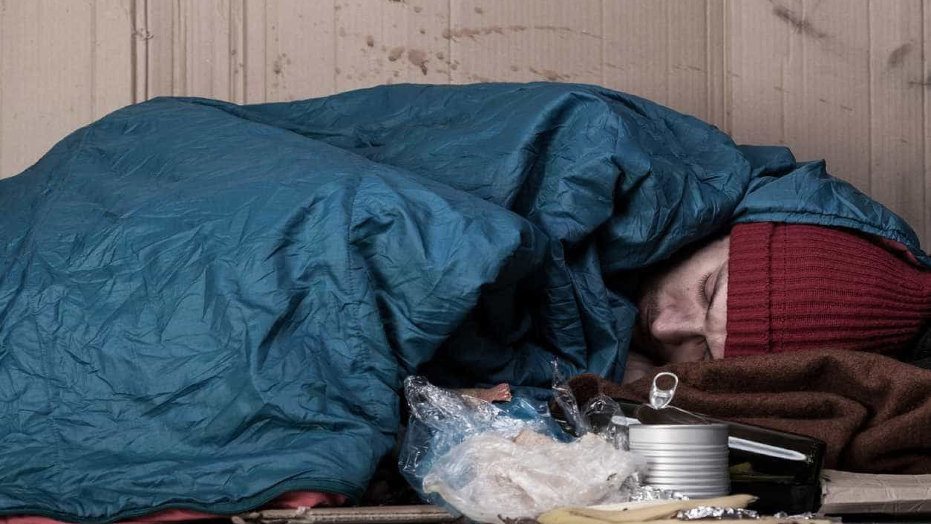 Moradores de rua sÃ£o proibidos de dormir na rua na Hungria