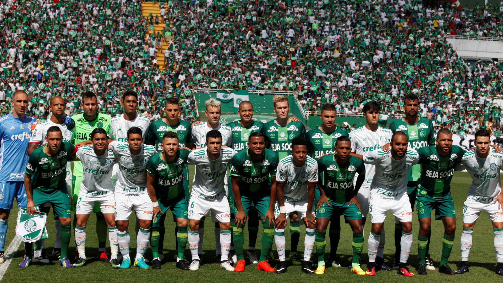 Com emoção, Chapecoense volta a
jogar e empata com o Palmeiras