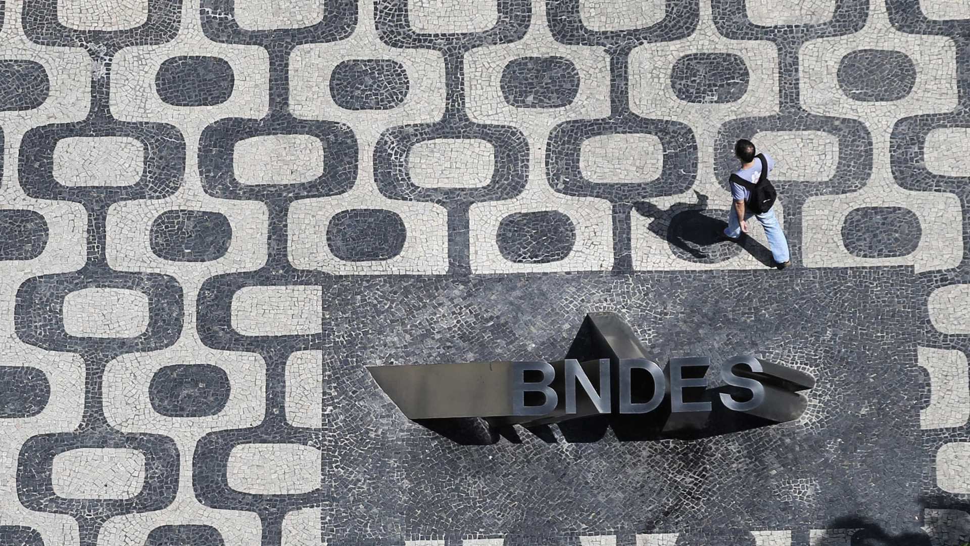 Justiça suspende licitação do BNDES para privatização da Cedae